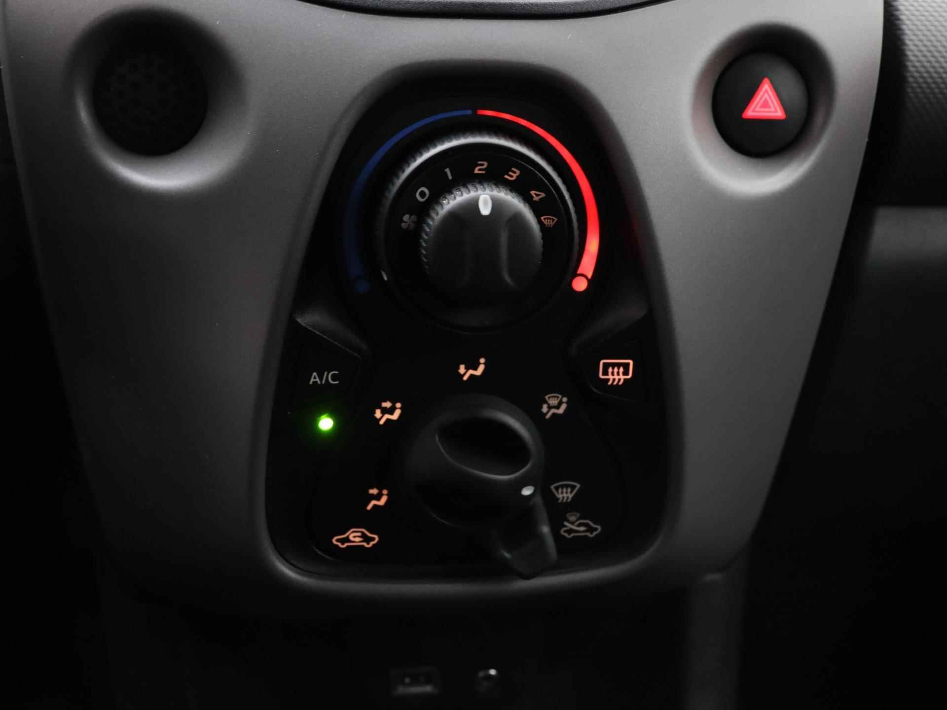 Peugeot 108 Active 72pk | Airco | Bluetooth | Lederen Stuur | Extra Getint Glas | Achterbank In Delen Neerklapbaar - 26/32