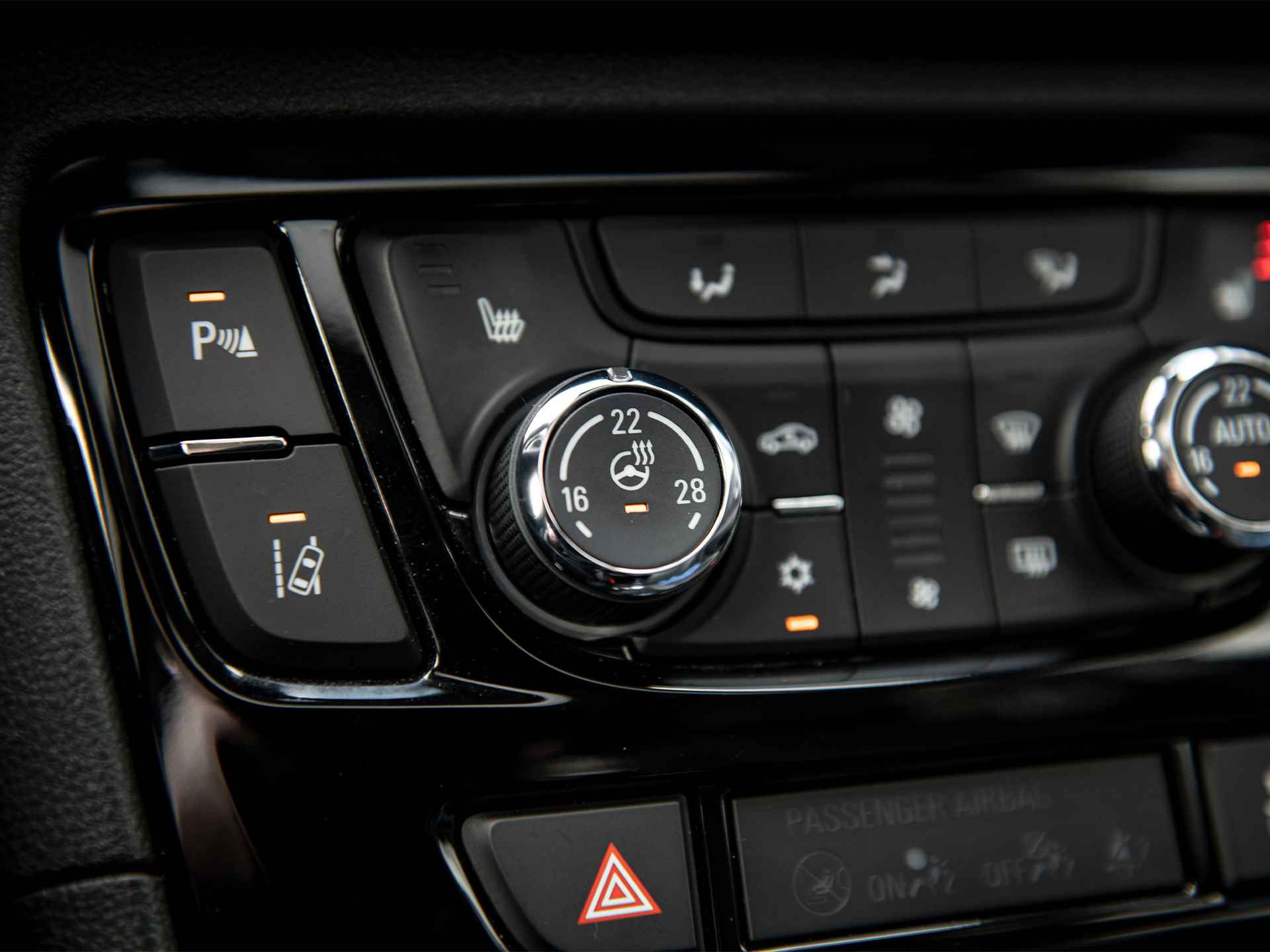 Opel Mokka X 1.4 Turbo Innovation | Leder | Schuifdak | LED koplampen | AFL | Apple Carplay | Fabrieksnavi | Stoel-/stuurverwarming | Trekhaak | 19" Lichtmetaal - 25/53