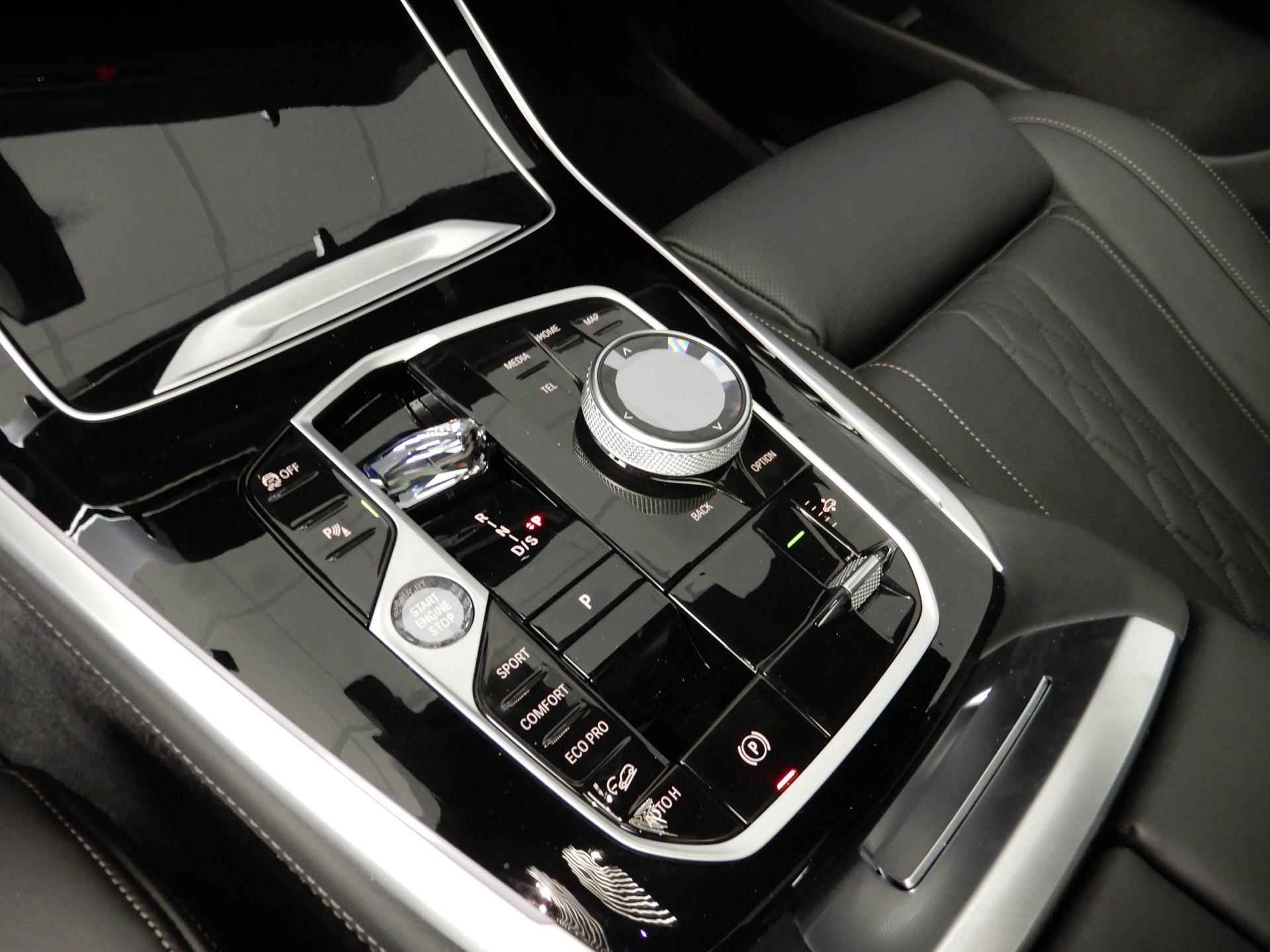 BMW X7 M60i xDrive | M-Sportpakket | LED | Leder | HUD | Schuifdak | Trekhaak | DAB | Bowers & Wilkins sound | Alu 22 inch - 14/47