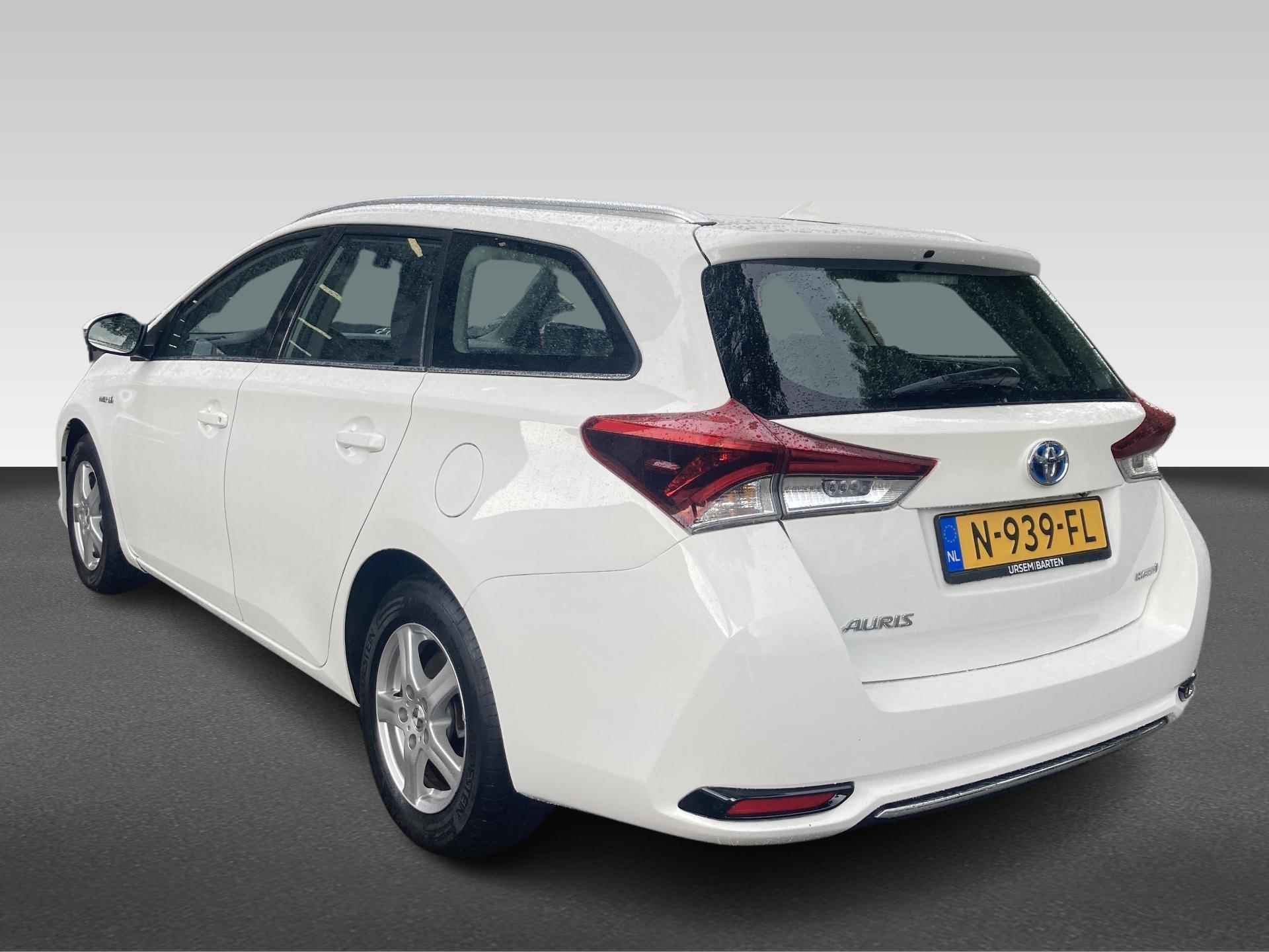 Toyota Auris 1.8 Hybrid Black Edition - 3/22