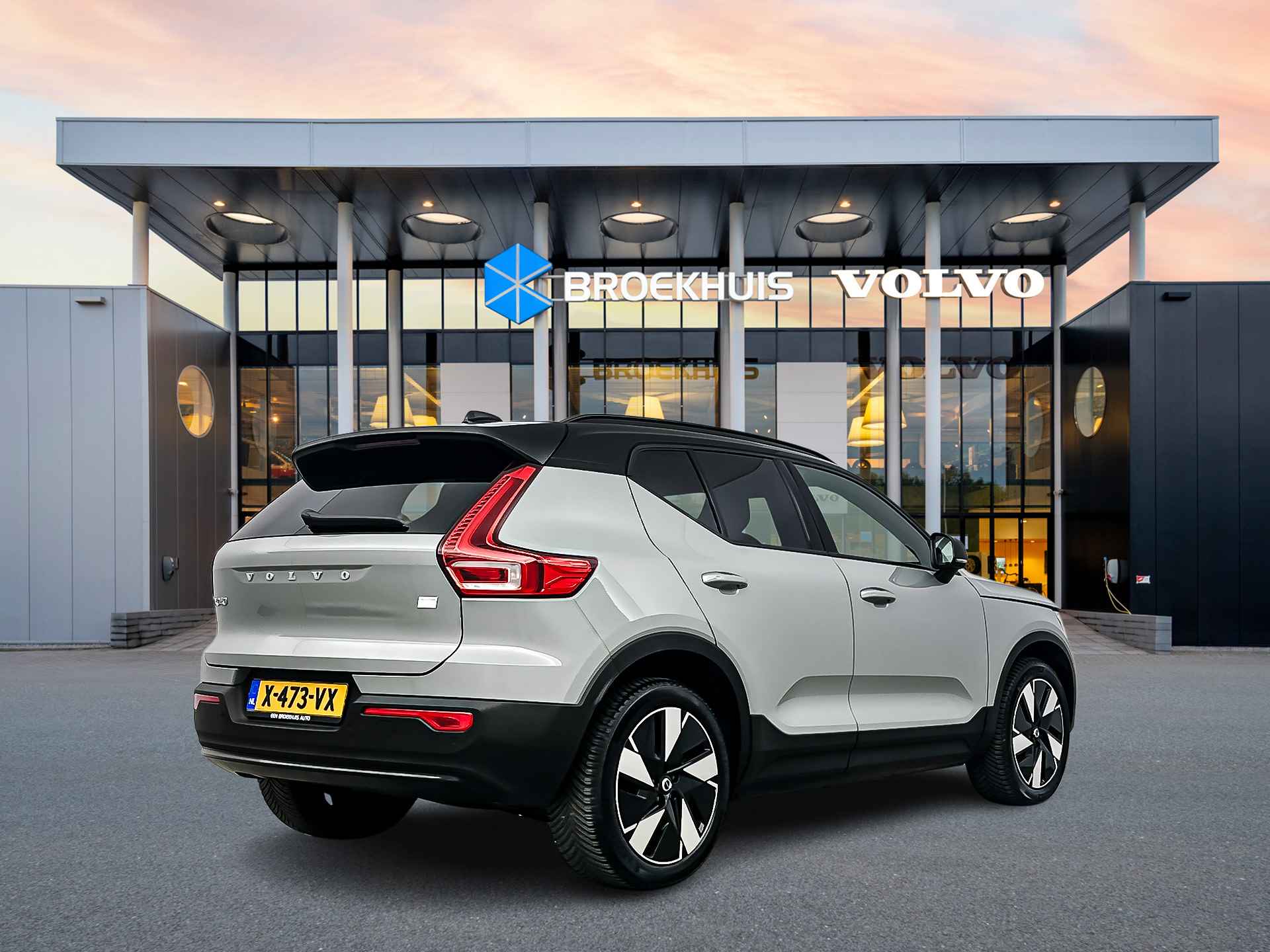 Volvo XC40 Single Motor Extended Range Plus 82 kWh | Nubuck stoelen | Extra getint glas | Stoel/stuurverwarming | Warmtepomp | Adaptieve cr - 4/34