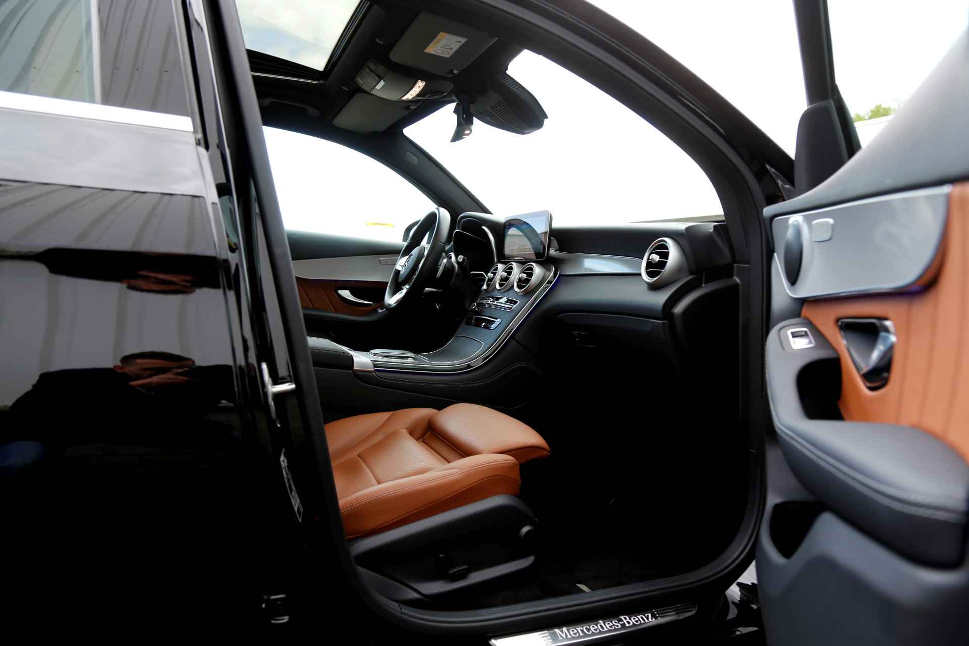 Mercedes-Benz GLC Coupé 300e 4MATIC AMG Plug in Hybride 9G-Aut.*BTW*Perfect Onderh.*Facelift*AMG Ext/int/Dak/Sfeerverl./Digi. Klokken/Diamond Gril - 24/58