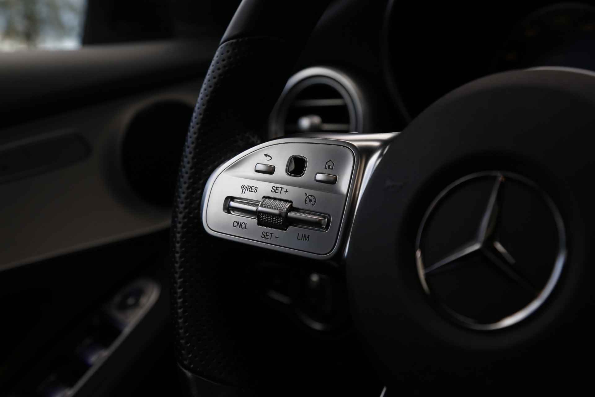 Mercedes-Benz GLC Coupé 300e 4MATIC AMG Plug in Hybride 9G-Aut.*BTW*Perfect Onderh.*Facelift*AMG Ext/int/Dak/Sfeerverl./Digi. Klokken/Diamond Gril - 32/58