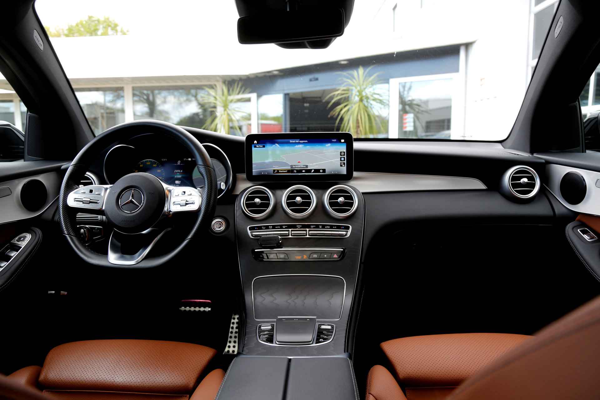 Mercedes-Benz GLC Coupé 300e 4MATIC AMG Plug in Hybride 9G-Aut.*BTW*Perfect Onderh.*Facelift*AMG Ext/int/Dak/Sfeerverl./Digi. Klokken/Diamond Gril - 42/58