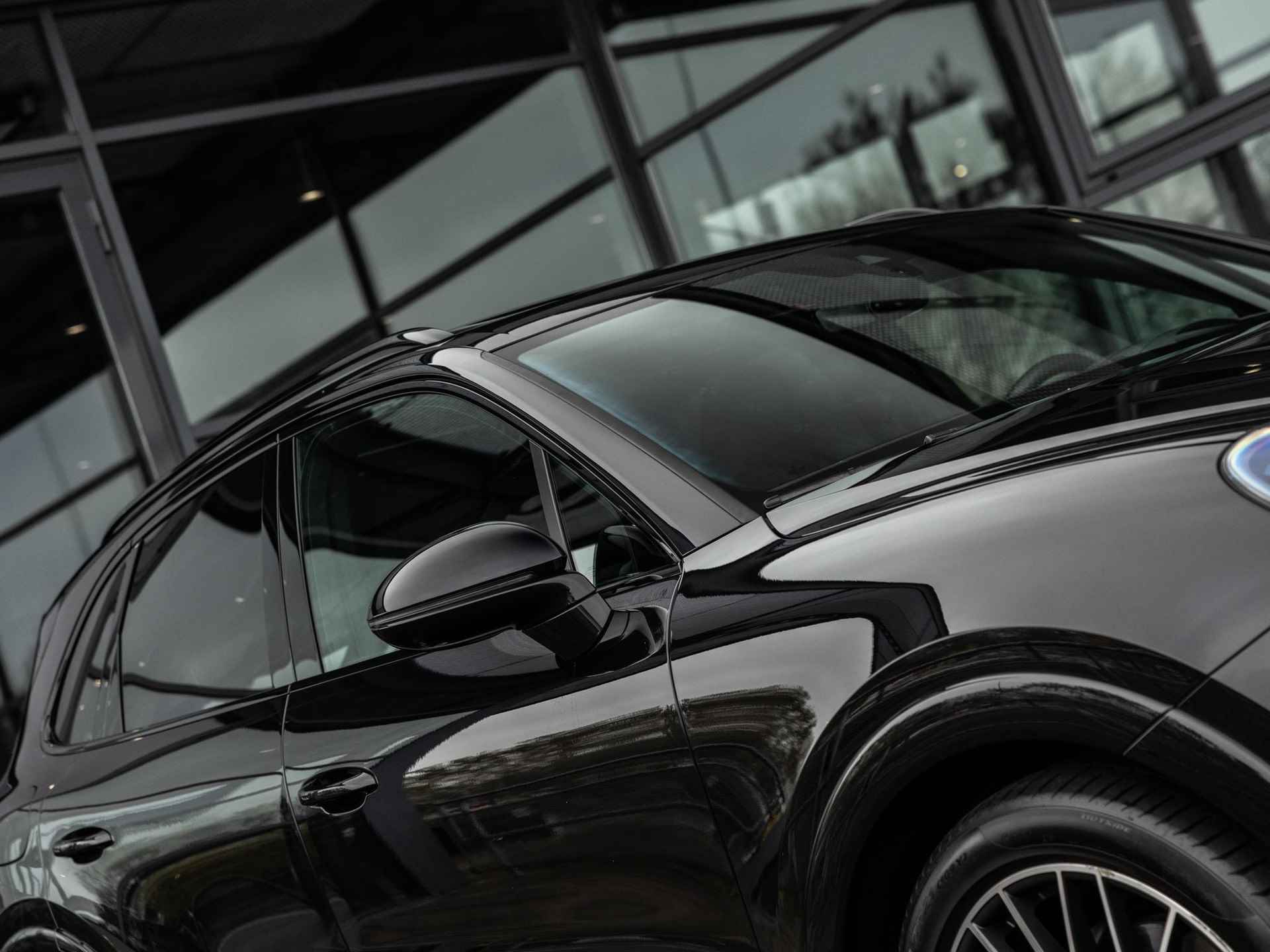 Porsche Cayenne 3.0 E-Hybrid | SPORTDESIGN | SPORTCHRONO | SPORTUITLAATSYSTEEM | BOSE AUDIO | ACHTERASBESTURING | PASM LUCHTVERING | 18-WEG STOELEN | SOFTCLOSE | STOELVENTILATIE | NL AUTO| 21 INCH | PANORAMA/SCHUIF-KANTELDAK | - 53/57