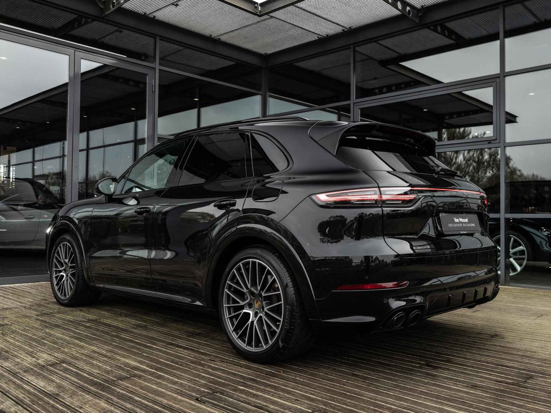 Porsche Cayenne 3.0 E-Hybrid | SPORTDESIGN | SPORTCHRONO | SPORTUITLAATSYSTEEM | BOSE AUDIO | ACHTERASBESTURING | PASM LUCHTVERING | 18-WEG STOELEN | SOFTCLOSE | STOELVENTILATIE | NL AUTO| 21 INCH | PANORAMA/SCHUIF-KANTELDAK | - 55/57