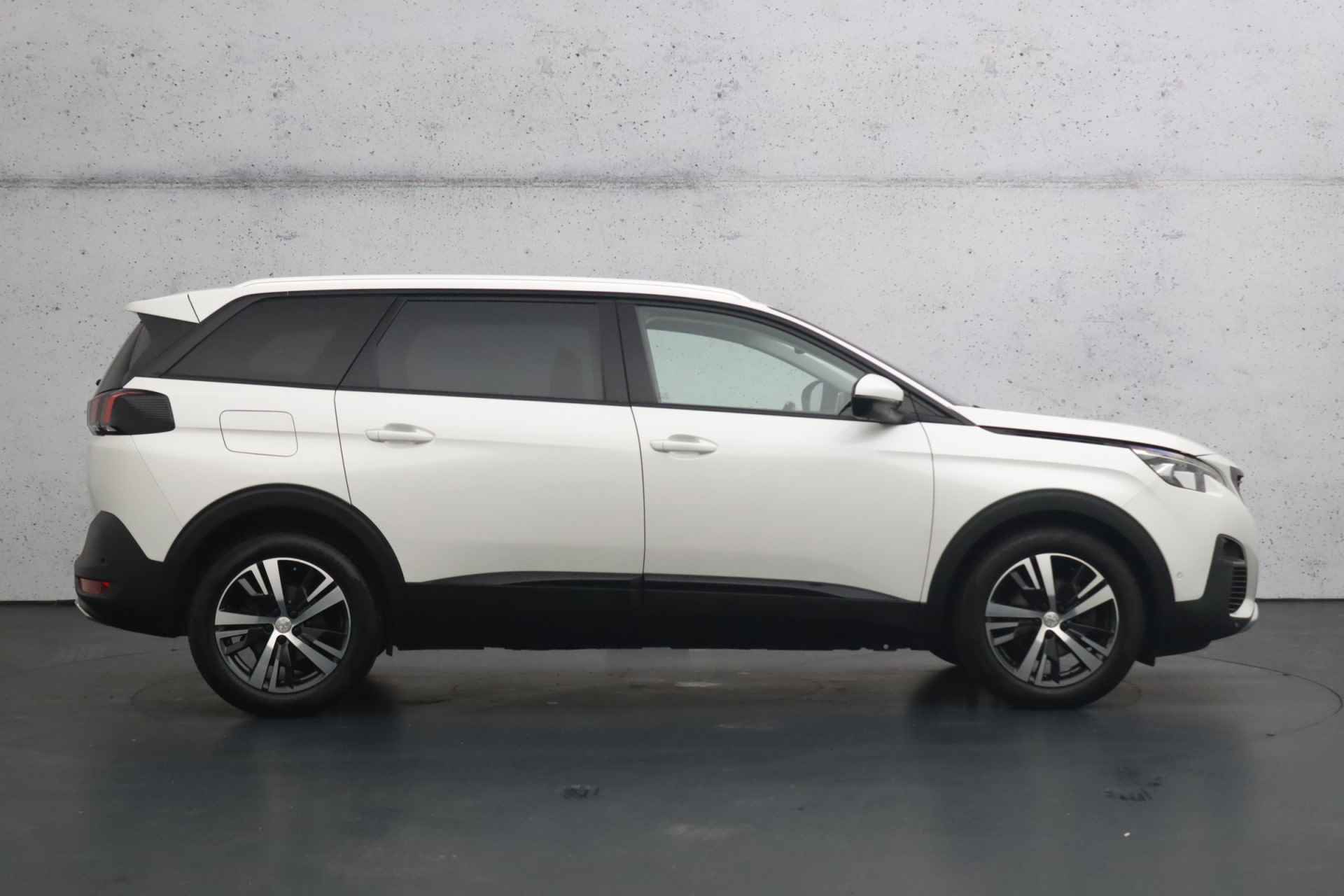 Peugeot 5008 1.6 e-THP GT-Line Automaat | Half lederen bekleding | LED verlichting | Parkeersensoren | Verwarmde voorstoelen - 23/30