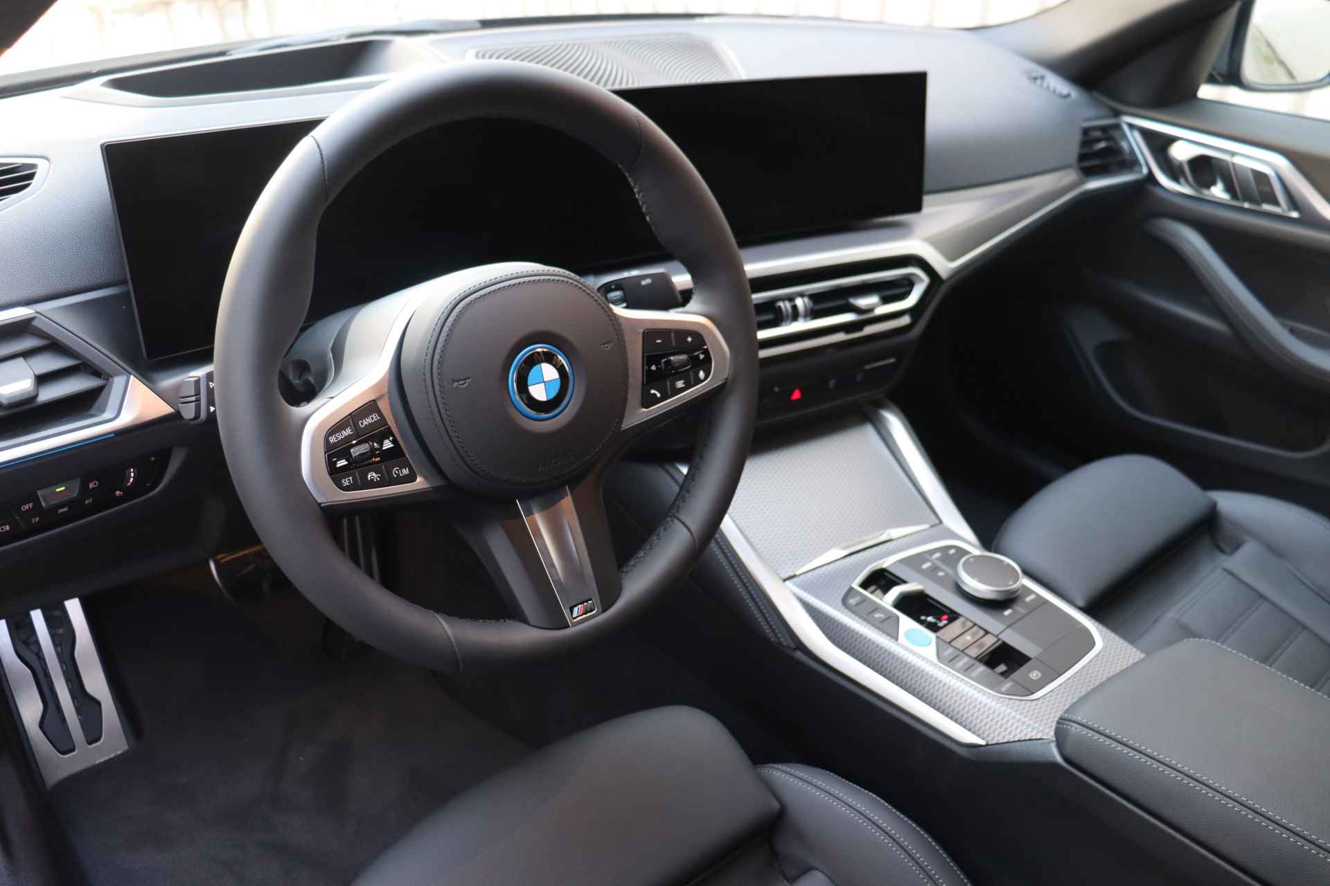 BMW i4 eDrive40 High Executive M Sport 84 kWh / Schuif-kanteldak / Parking Assistant Plus / Driving Assistant Professional / Harman Kardon / Verwarmd Stuurwiel - 15/20