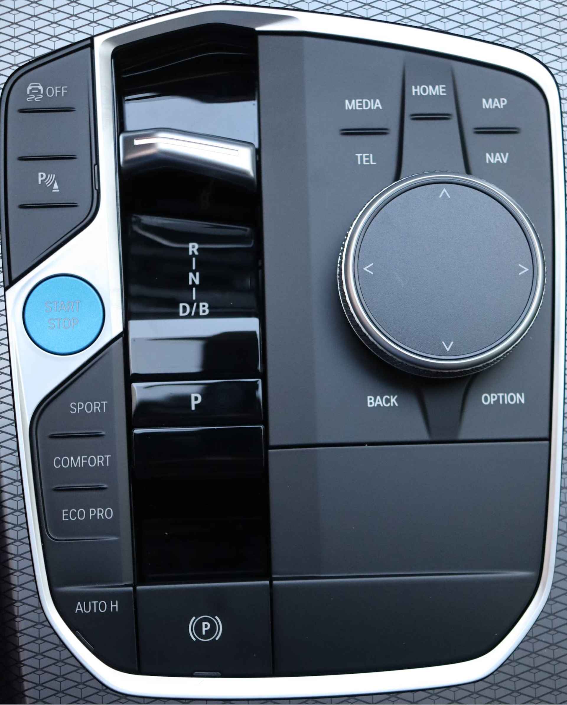 BMW i4 eDrive40 High Executive M Sport 84 kWh / Schuif-kanteldak / Parking Assistant Plus / Driving Assistant Professional / Harman Kardon / Verwarmd Stuurwiel - 18/20