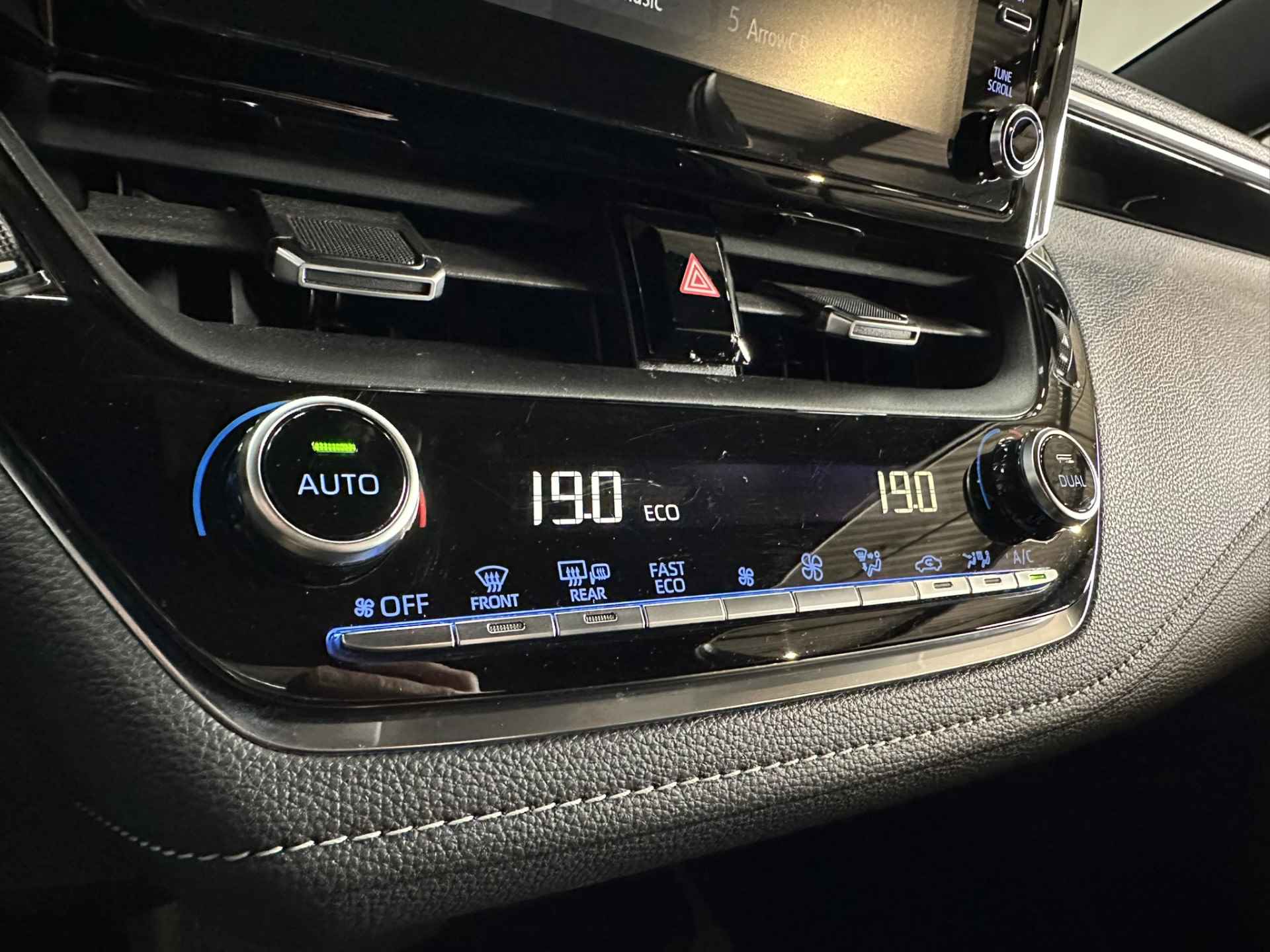 Toyota Corolla Touring Sports 1.8 Hybrid Active LED | Camera | Adaptive cruise | Navigatie | Apple Carplay Android Auto | Isofix | NAP | - 22/38