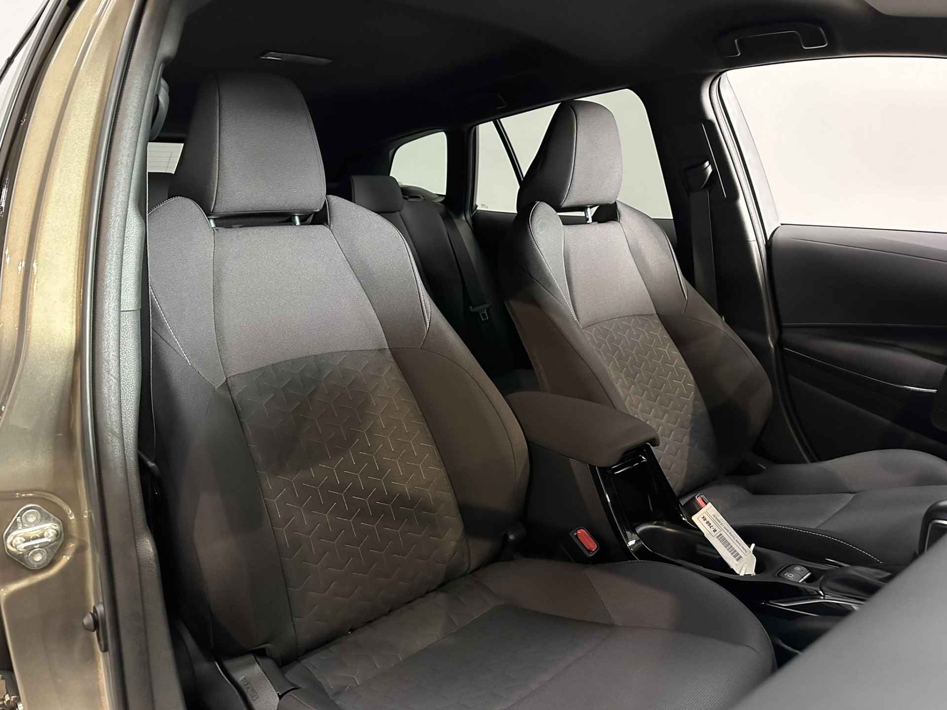 Toyota Corolla Touring Sports 1.8 Hybrid Active LED | Camera | Adaptive cruise | Navigatie | Apple Carplay Android Auto | Isofix | NAP | - 23/38