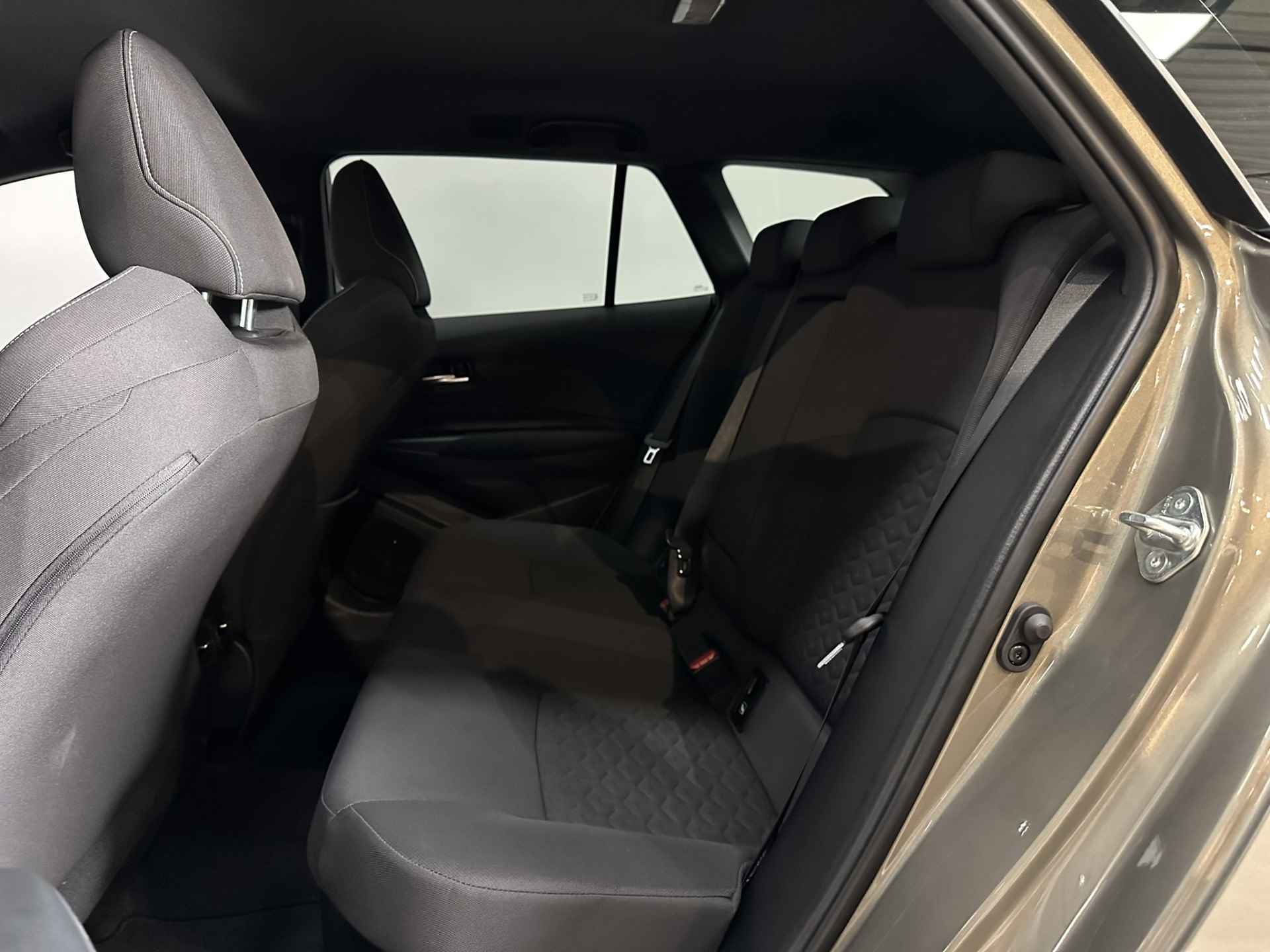 Toyota Corolla Touring Sports 1.8 Hybrid Active LED | Camera | Adaptive cruise | Navigatie | Apple Carplay Android Auto | Isofix | NAP | - 29/38