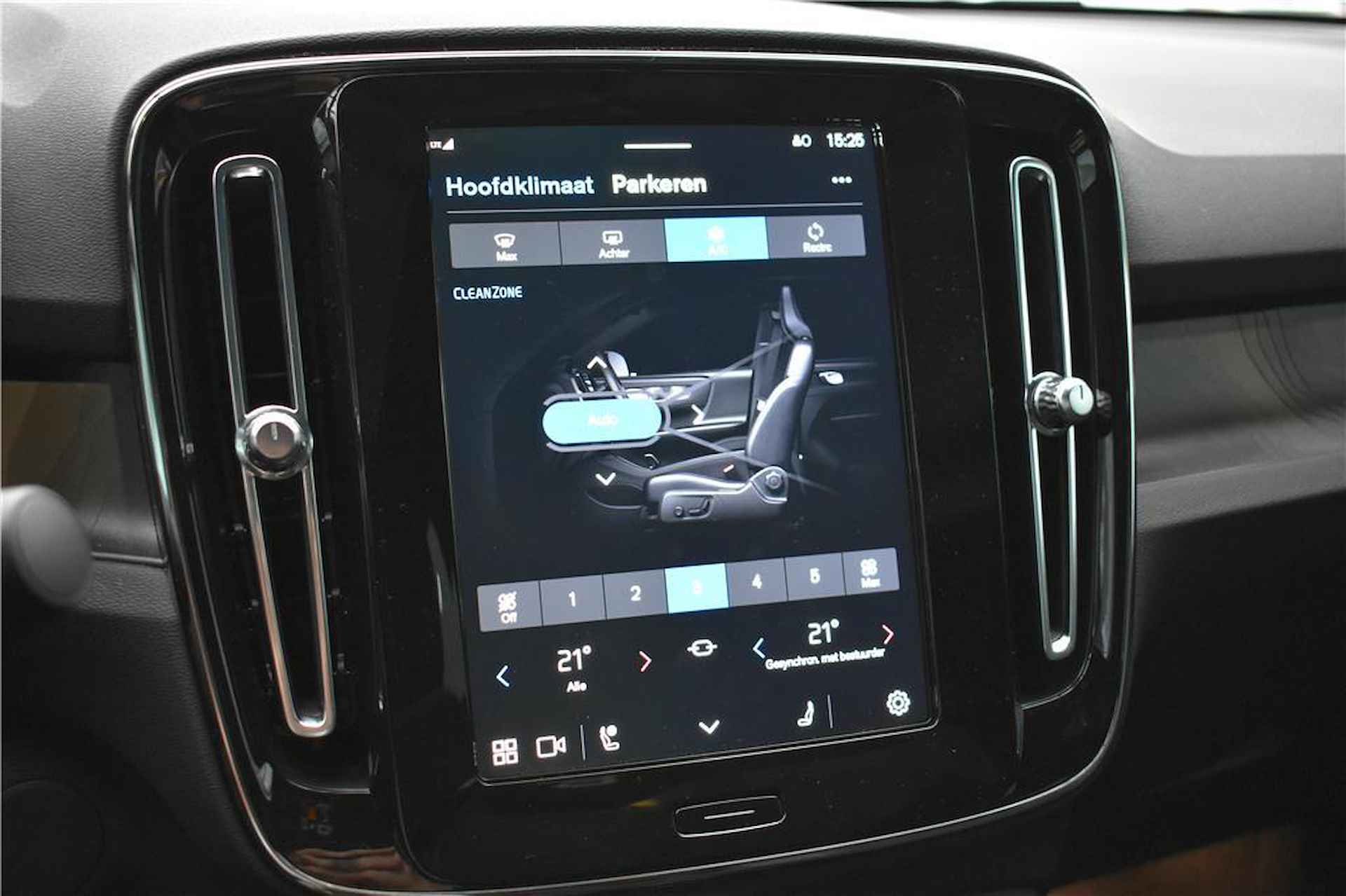 Volvo C40 Recharge Plus 69 kWh | Stoelverwarming | Achteruitrijcamera | Getinte ramen | Google navigatie | Adaptieve cruise control | - 17/26