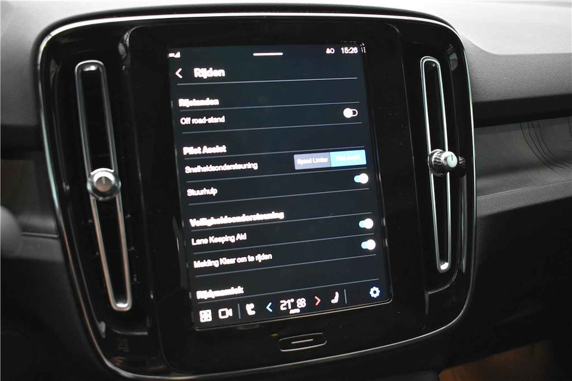 Volvo C40 Recharge Plus 69 kWh | Stoelverwarming | Achteruitrijcamera | Getinte ramen | Google navigatie | Adaptieve cruise control | - 18/26