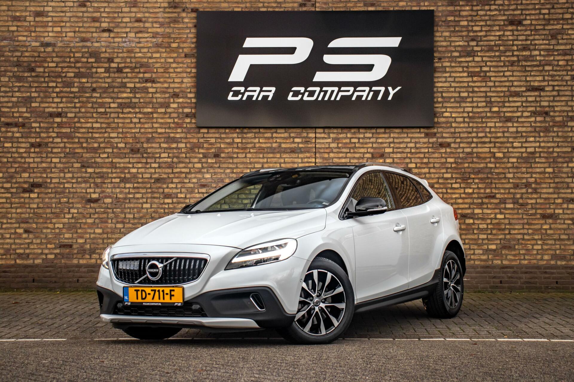 Volvo V40 Cross Country 1.5 T3 Dynamic Ed,NAP,Leder,PANO