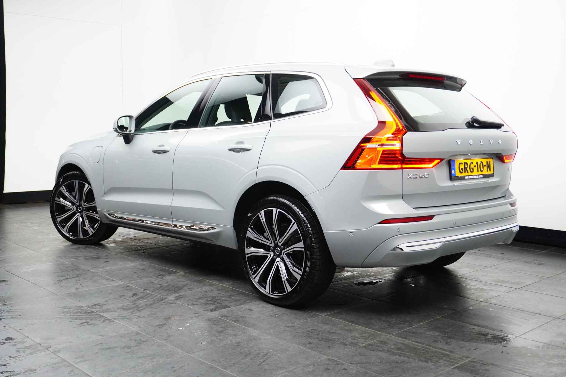 Volvo XC60 T6 Ultimate Bright | PDC + 360 camera | Blis | Luchtvering | Panoramdak | H&K Audio | HUD | - 2/48