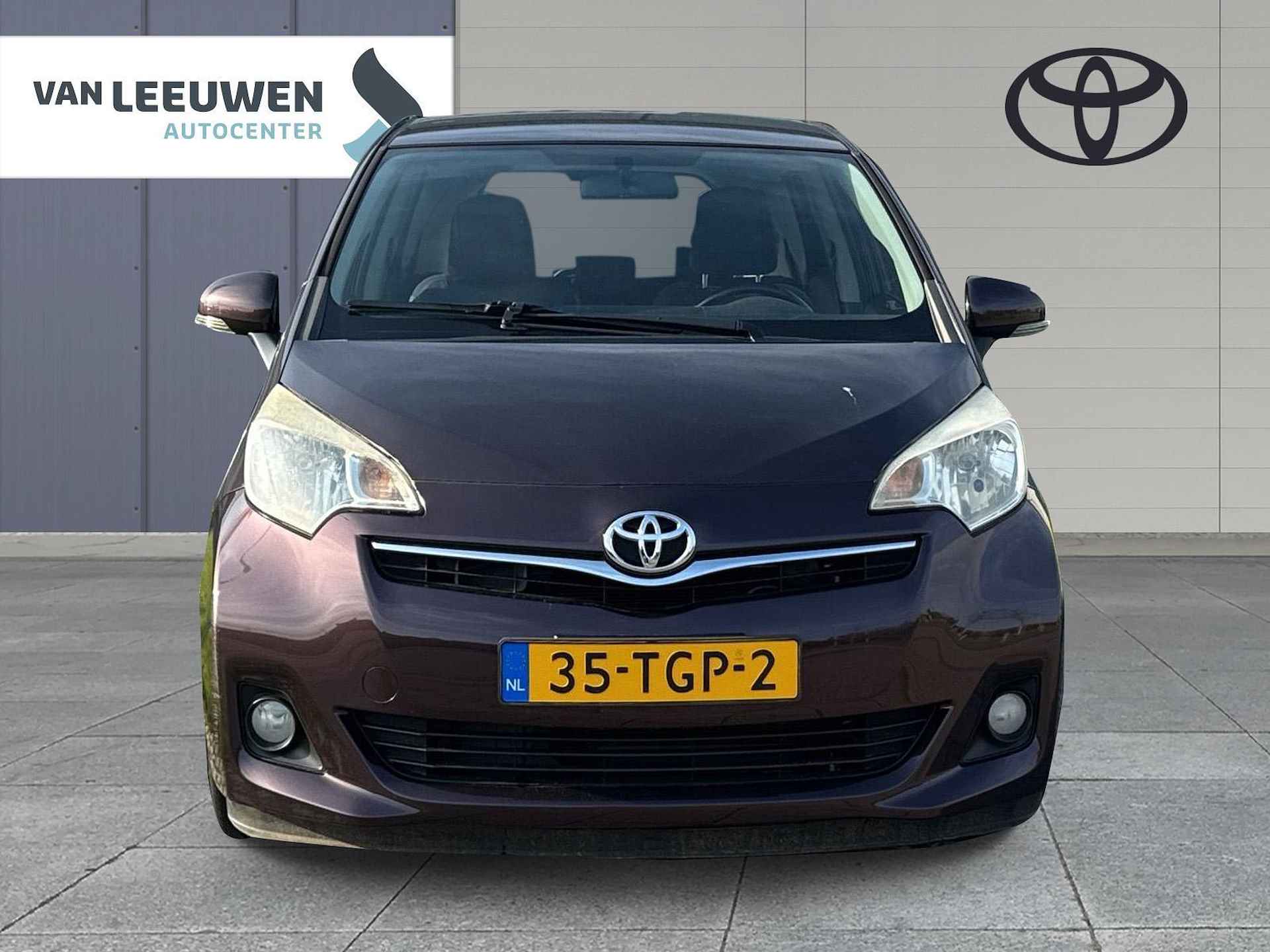 Toyota Verso-S 1.3 VVT-i Aspiration - 2/15