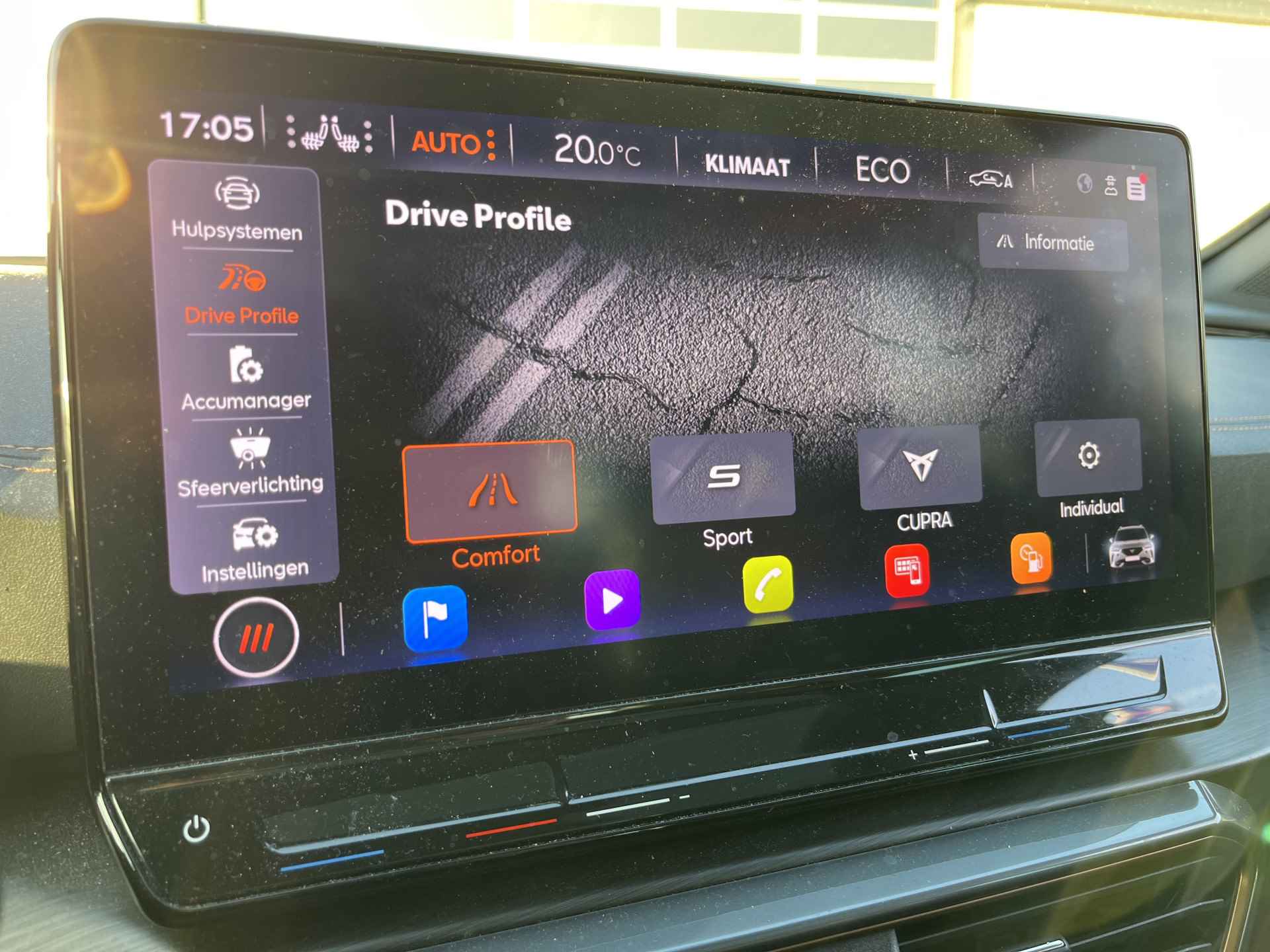 CUPRA Formentor 1.4 e-Hybrid VZ Black Edition / AUTOMAAT/ PANO/ 245 PK/ 360 CAMERA/ PARK. SENSOREN/ LEDEREN MEMORY SEATS/ MATRIX/ DODE HOEK/ KEYLESS/ DCC/ STOEL-STUURVERWARM./ ADAPT. CRUISE/ APP-CONNECT/ NAVI/ CLIMA/ DAB/ 19" LMV - 27/35