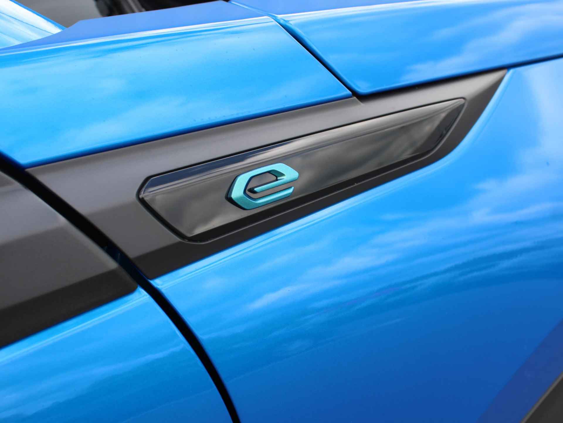 Peugeot e-2008 EV Allure Pack 50 kWh overheidssubsidie elektrische auto 2024 € 2000,- Mogelijk* - 10/32