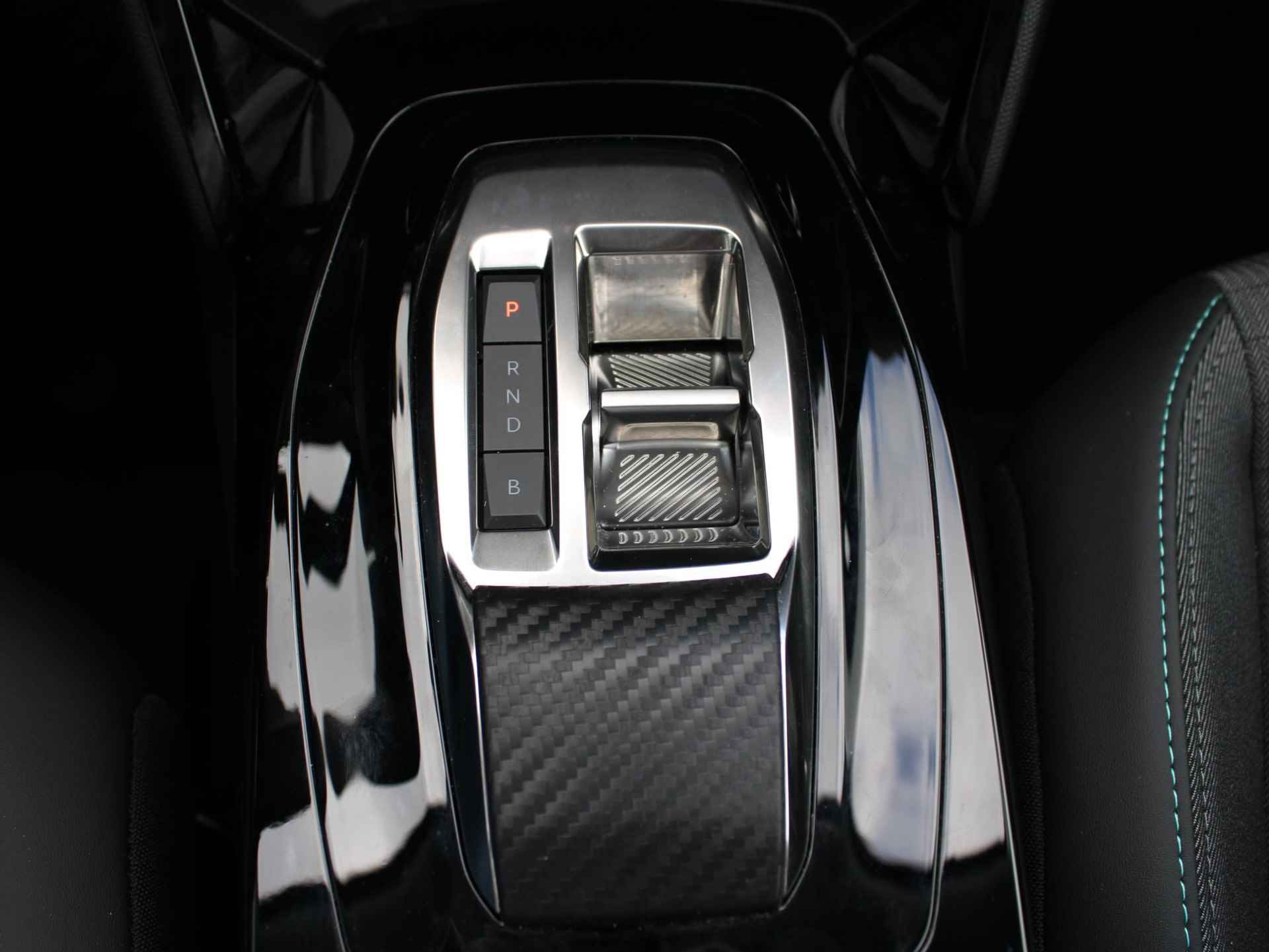 Peugeot e-2008 EV Allure Pack 50 kWh overheidssubsidie elektrische auto 2024 € 2000,- Mogelijk* - 27/32