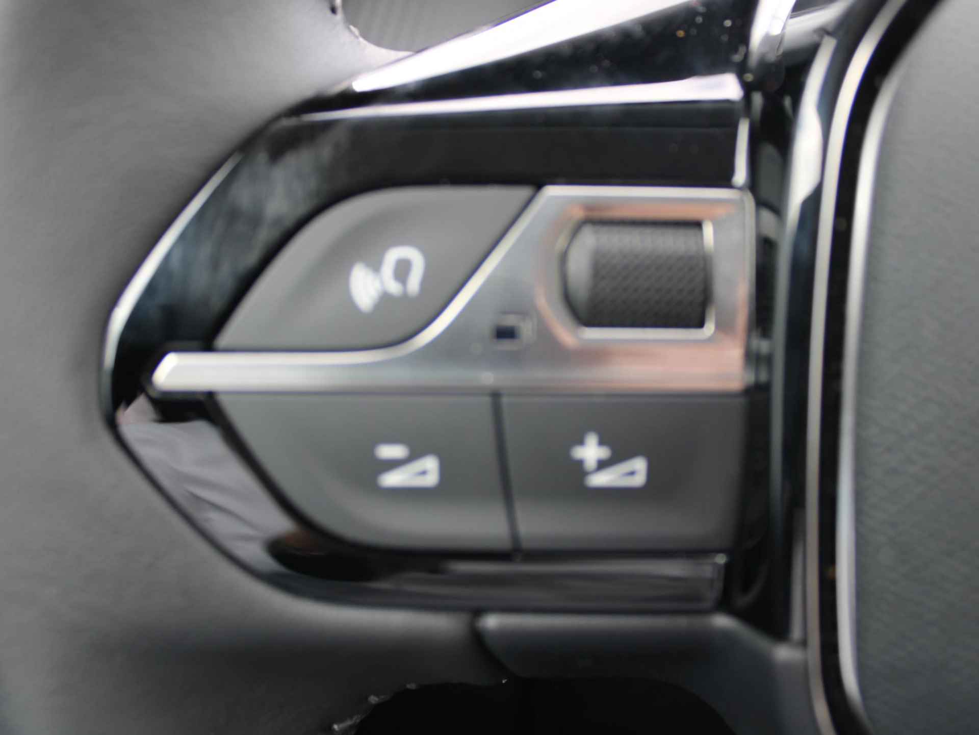 Peugeot e-2008 EV Allure Pack 50 kWh overheidssubsidie elektrische auto 2024 € 2000,- Mogelijk* - 29/32