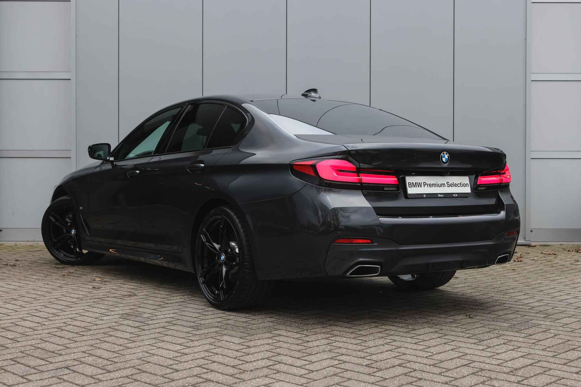 BMW 5 Serie 520d High Executive M Sport Automaat / Sportstoelen / Achteruitrijcamera / Active Cruise Control / M Sportonderstel / Live Cockpit Professional - 3/34