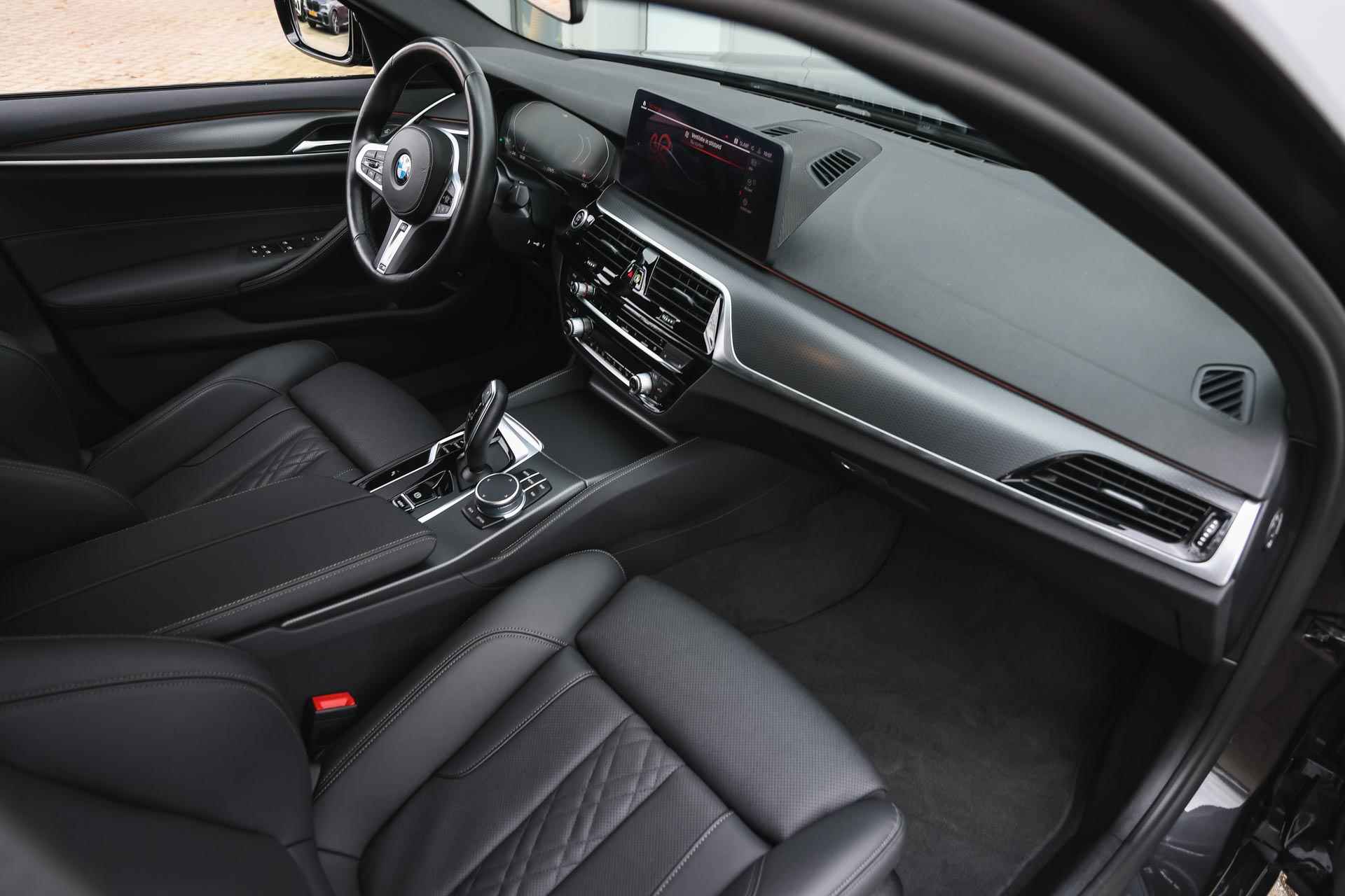 BMW 5 Serie 520d High Executive M Sport Automaat / Sportstoelen / Achteruitrijcamera / Active Cruise Control / M Sportonderstel / Live Cockpit Professional - 11/34