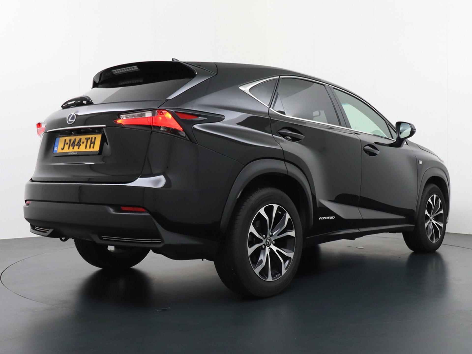 Lexus NX 300h AWD F-Sport 4WD/Panorama/Leder/Navi/Dealer onderhouden - 4/46