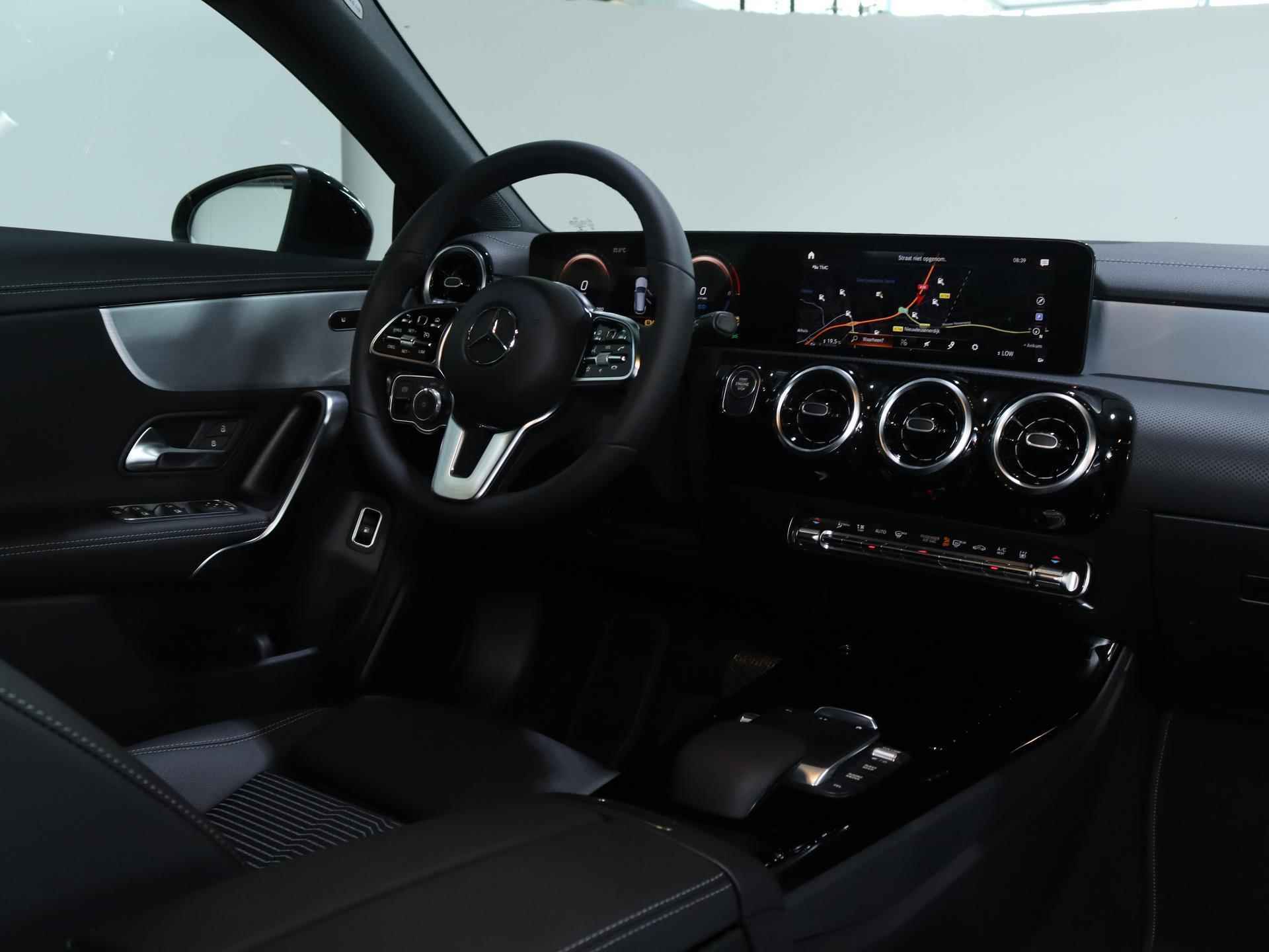 Mercedes-Benz CLA-Klasse Shooting Brake 250 e Luxury | Panorama-schuifdak | MultiBeam LED | Trekhaak | Achteruitrijcamera | Stoelverwarming | DAB+ Radio | Breed Display | Elektrische Kofferklep | - 4/26