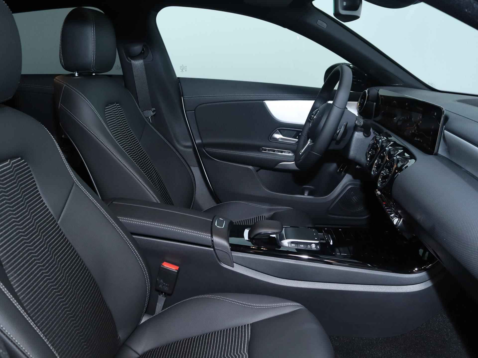 Mercedes-Benz CLA-Klasse Shooting Brake 250 e Luxury | Panorama-schuifdak | MultiBeam LED | Trekhaak | Achteruitrijcamera | Stoelverwarming | DAB+ Radio | Breed Display | Elektrische Kofferklep | - 5/26