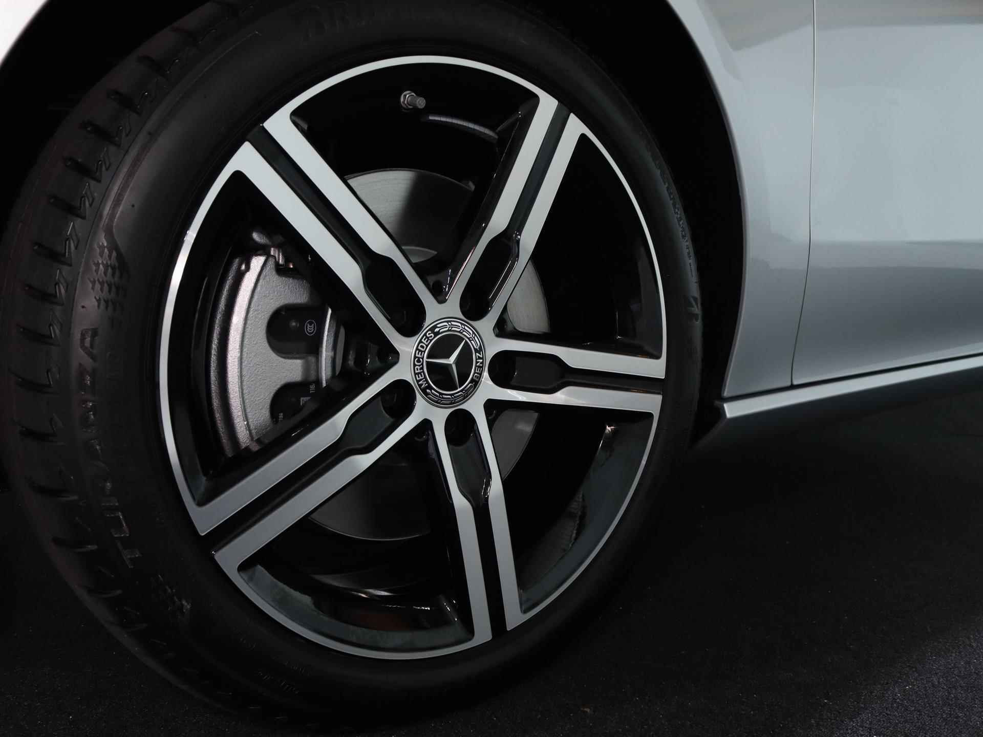 Mercedes-Benz CLA-Klasse Shooting Brake 250 e Luxury | Panorama-schuifdak | MultiBeam LED | Trekhaak | Achteruitrijcamera | Stoelverwarming | DAB+ Radio | Breed Display | Elektrische Kofferklep | - 10/26