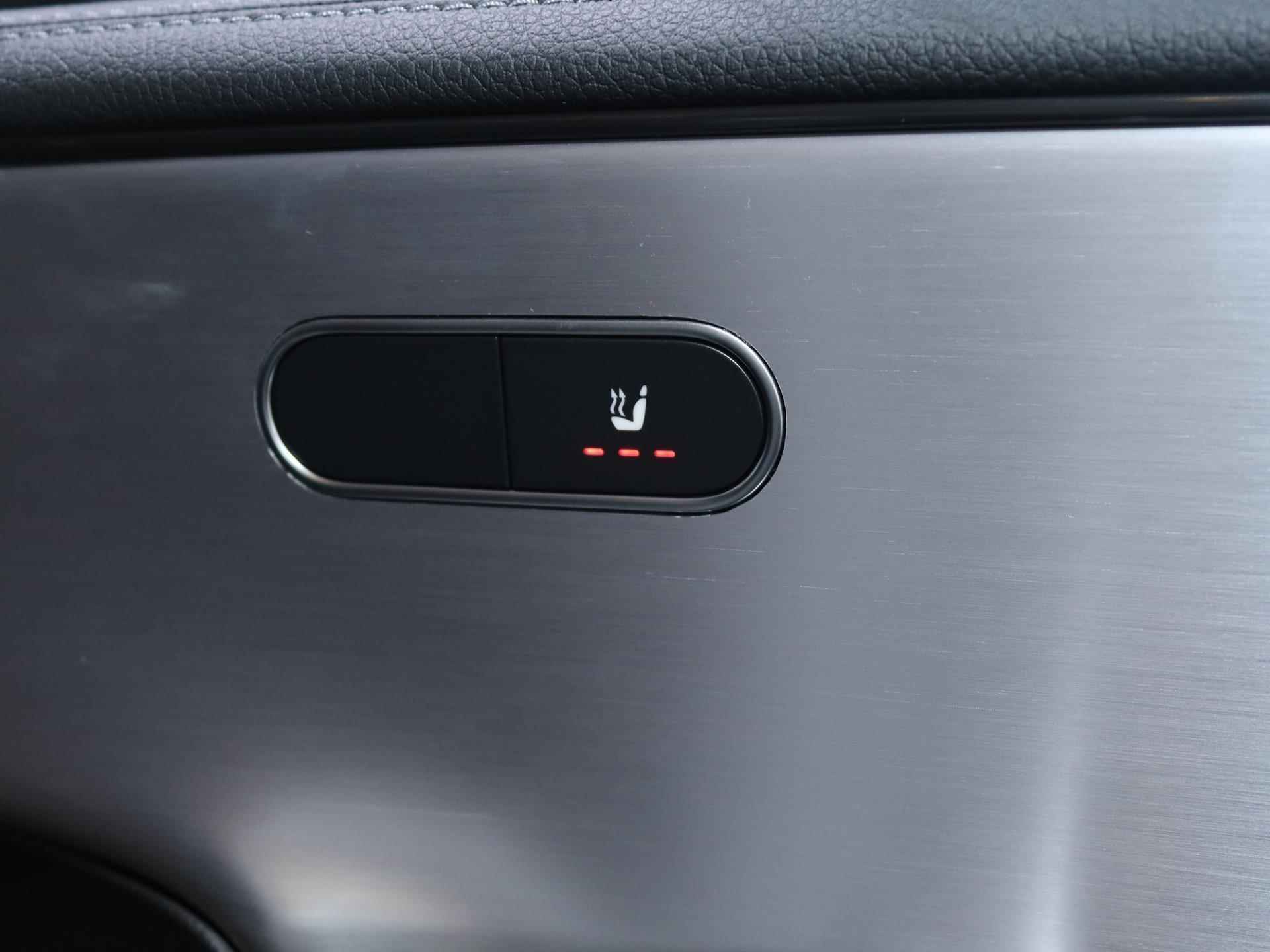 Mercedes-Benz CLA-Klasse Shooting Brake 250 e Luxury | Panorama-schuifdak | MultiBeam LED | Trekhaak | Achteruitrijcamera | Stoelverwarming | DAB+ Radio | Breed Display | Elektrische Kofferklep | - 18/26