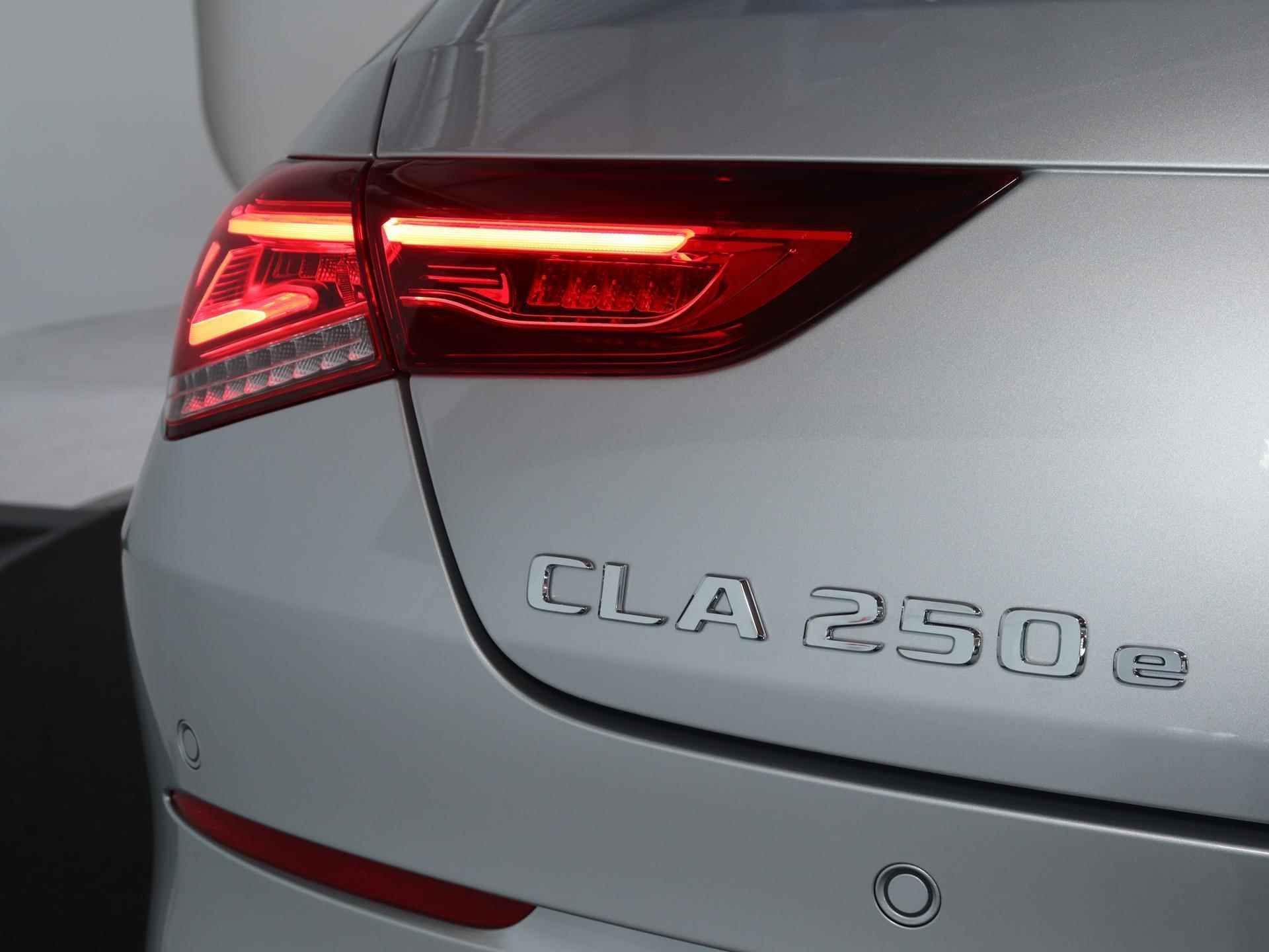 Mercedes-Benz CLA-Klasse Shooting Brake 250 e Luxury | Panorama-schuifdak | MultiBeam LED | Trekhaak | Achteruitrijcamera | Stoelverwarming | DAB+ Radio | Breed Display | Elektrische Kofferklep | - 20/26