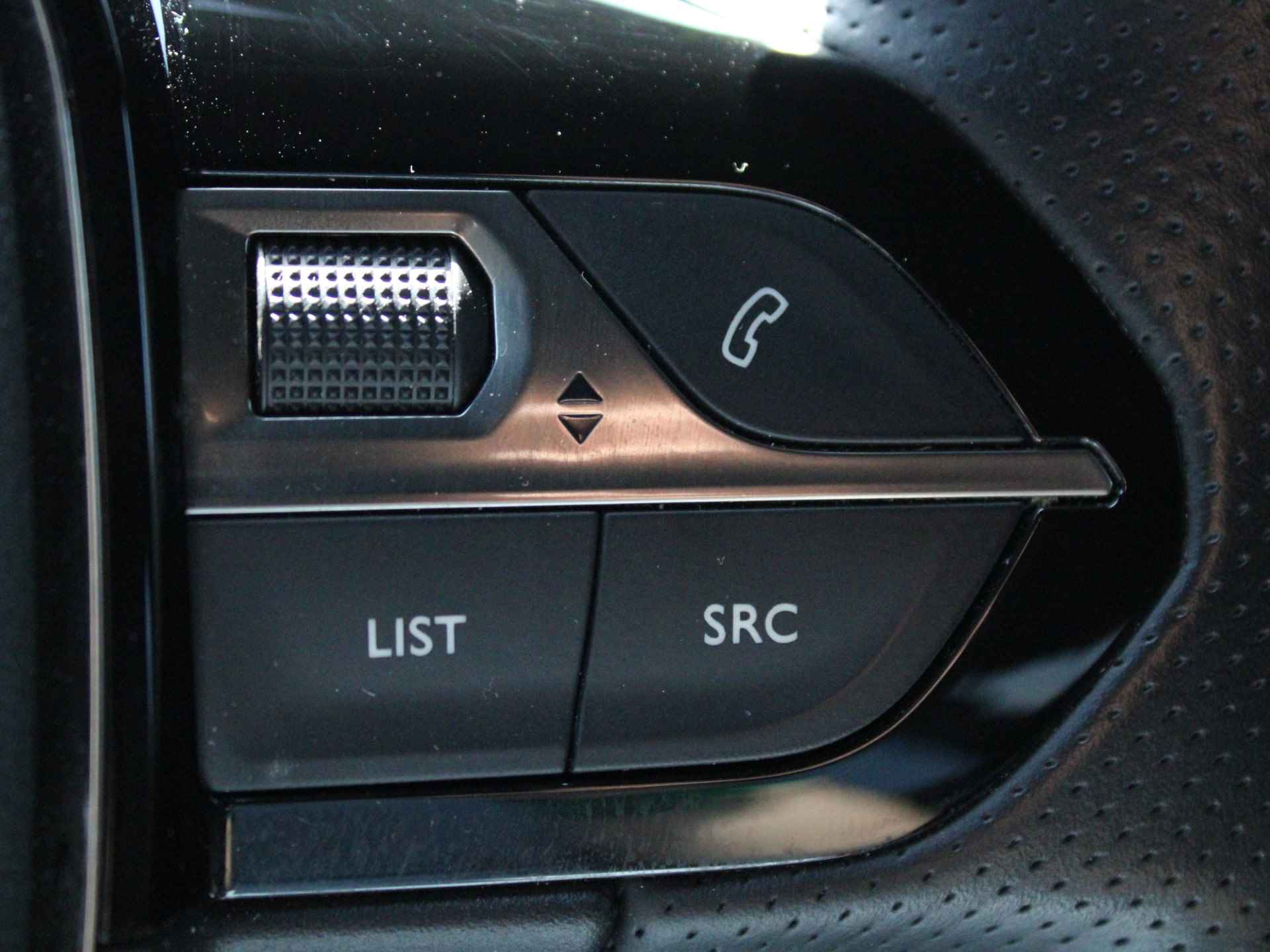 Peugeot 2008 1.2 PureTech GT 130PK EAT8 Automaat Achteruitrijcamera, Navigatie, Cruise control, Keyless start, DAB, Lichtmetalen velgen - 21/49