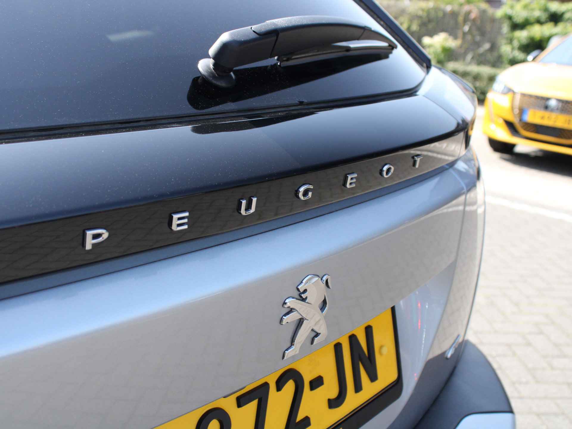 Peugeot 2008 1.2 PureTech GT 130PK EAT8 Automaat Achteruitrijcamera, Navigatie, Cruise control, Keyless start, DAB, Lichtmetalen velgen - 42/49