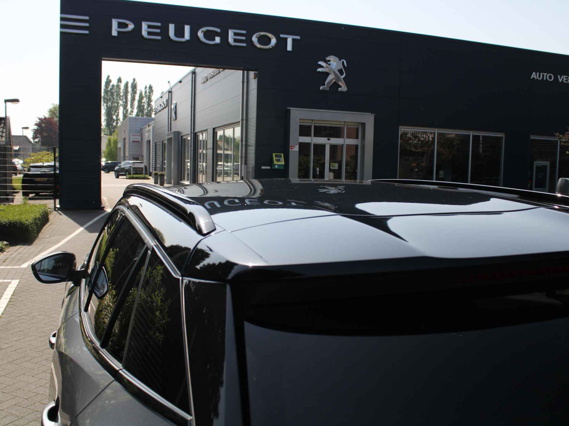 Peugeot 2008 1.2 PureTech GT 130PK EAT8 Automaat Achteruitrijcamera, Navigatie, Cruise control, Keyless start, DAB, Lichtmetalen velgen - 44/49