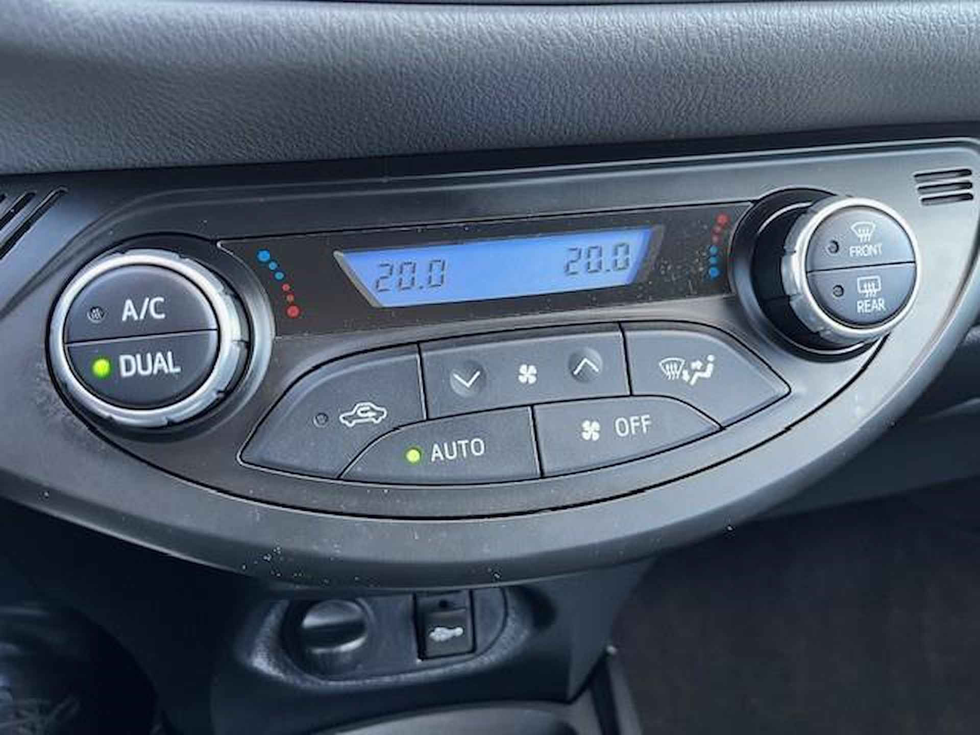 Toyota Yaris 1.5 Hybrid Active Automaat! Navigatie! - 15/25