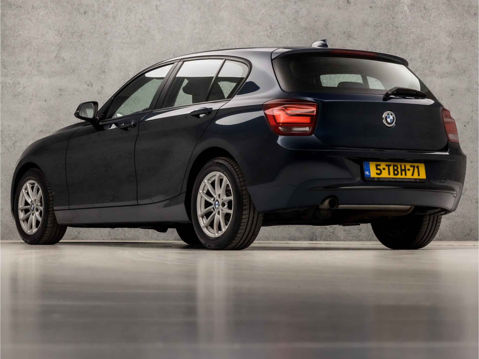 BMW 1-serie 116i High Executive Automaat (GROOT NAVI, 4 CILINDER, NIEUWE APK, STOELVERWARMING, LEDEREN SPORTSTOELEN, XENON, CLIMATE, CRUISE, NIEUWSTAAT) - 3/33