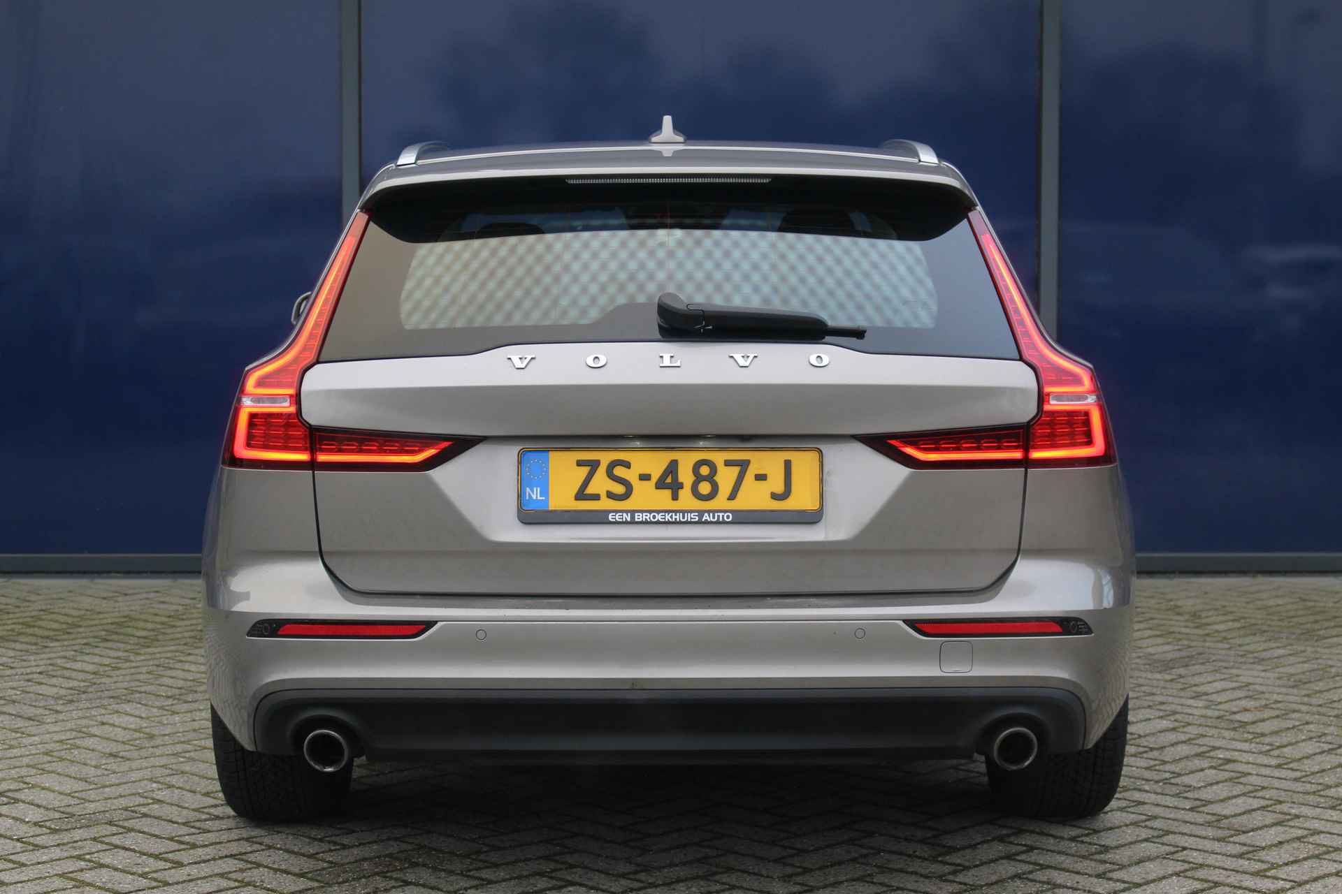 Volvo V60 2.0 T4 Momentum Pro| Blis | Camera | Elec. klep | Leder + St.verw. | 18" LMV | DAB + | LED | PDC V&A | Lane Assist | - 4/37