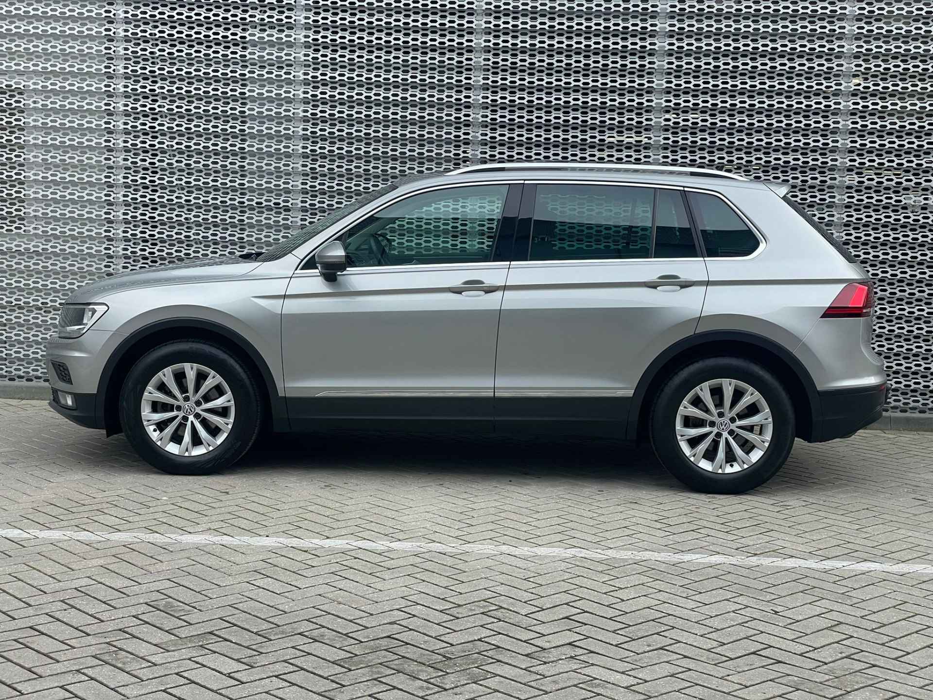 Volkswagen Tiguan 1.5 TSI 130pk Comfortline Business / Panoramadak / Digitale Cockpit / Stoelverwarming / 17" LMV / Keyless Entry-Start - 5/34