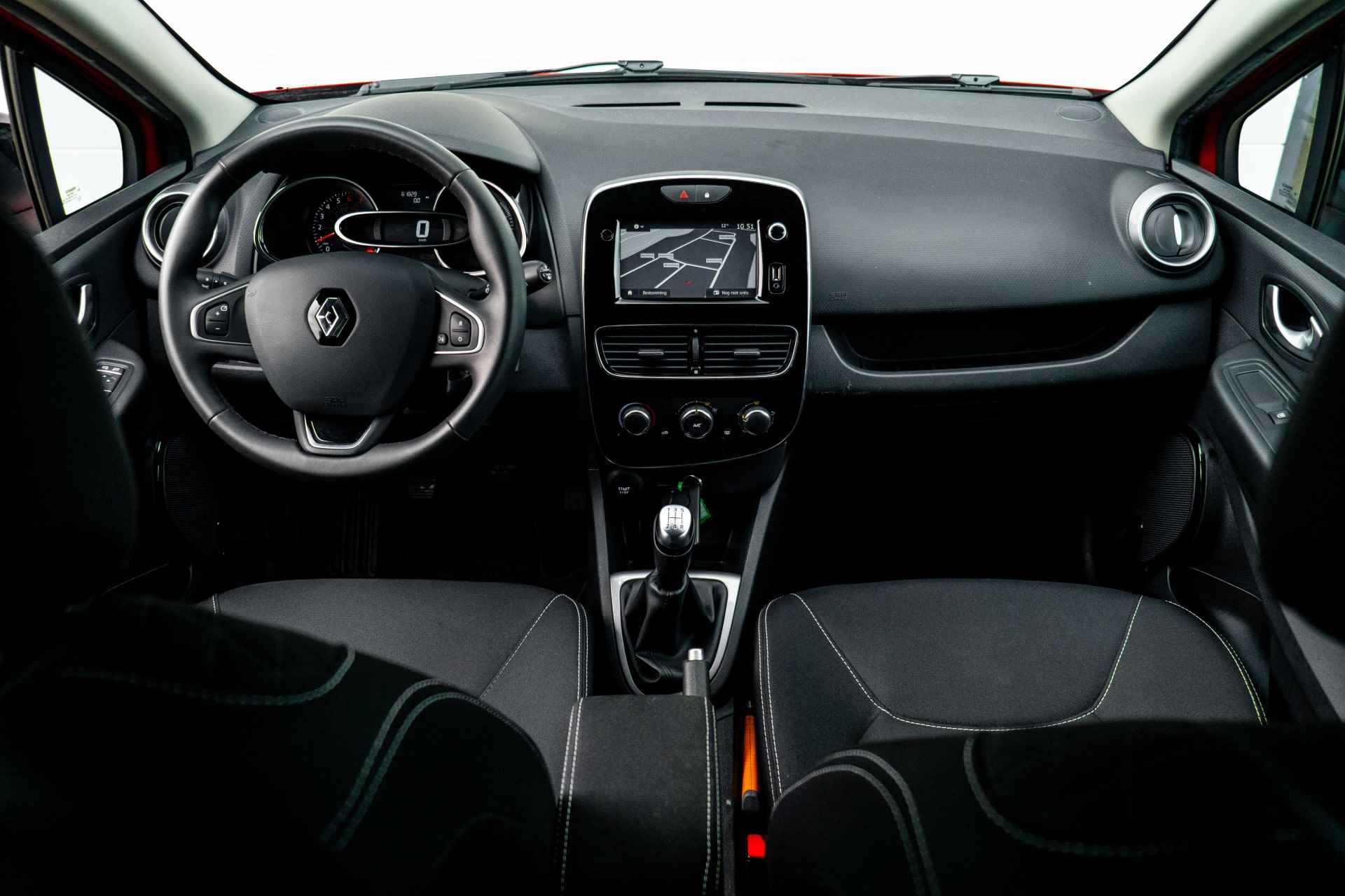 Renault Clio 0.9 TCe Limited | Trekhaak afneembaar | Airco | Parkeersensoren achter | LM Velgen | incl. Bovag rijklaarpakket met 12 maanden garantie | - 10/51