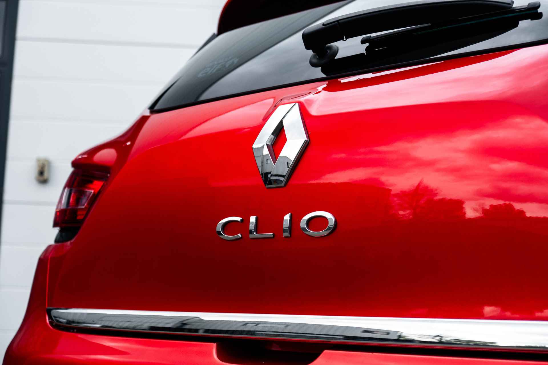 Renault Clio 0.9 TCe Limited | Trekhaak afneembaar | Airco | Parkeersensoren achter | LM Velgen | incl. Bovag rijklaarpakket met 12 maanden garantie | - 26/51
