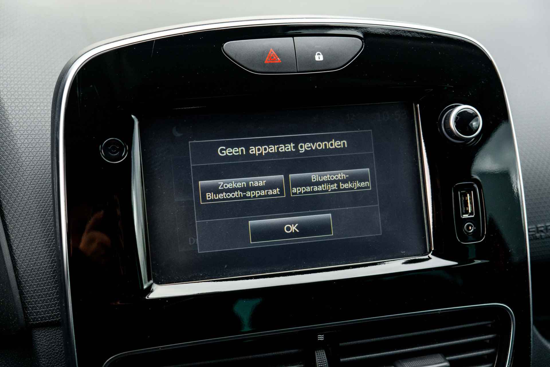 Renault Clio 0.9 TCe Limited | Trekhaak afneembaar | Airco | Parkeersensoren achter | LM Velgen | incl. Bovag rijklaarpakket met 12 maanden garantie | - 48/51