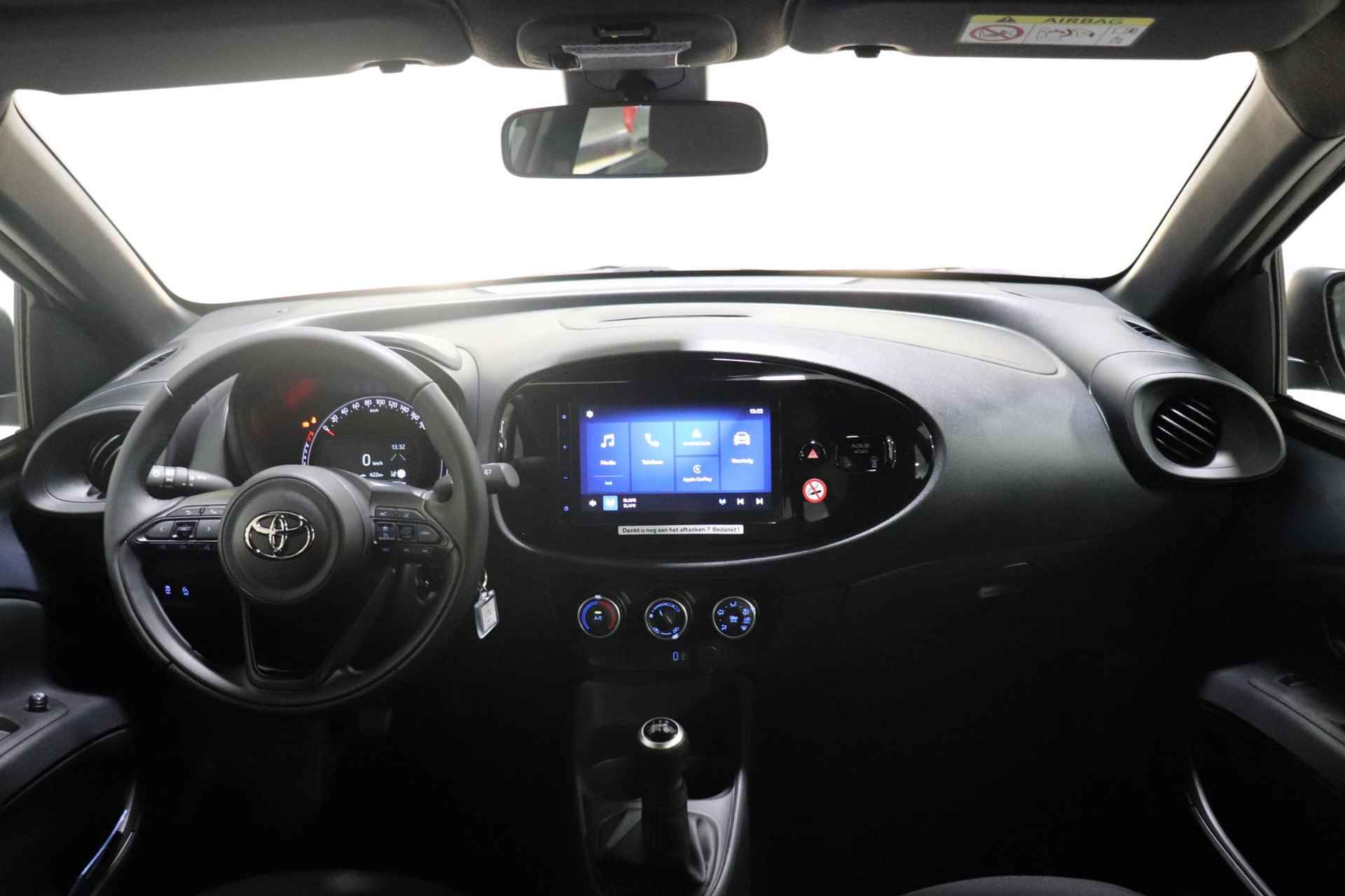 Toyota Aygo X 1.0 VVT-i MT play, Airco, Climate & Cruise control, Parkeercamera, Apple Carplay/Android Auto, 1e Eigenaar! - 3/30