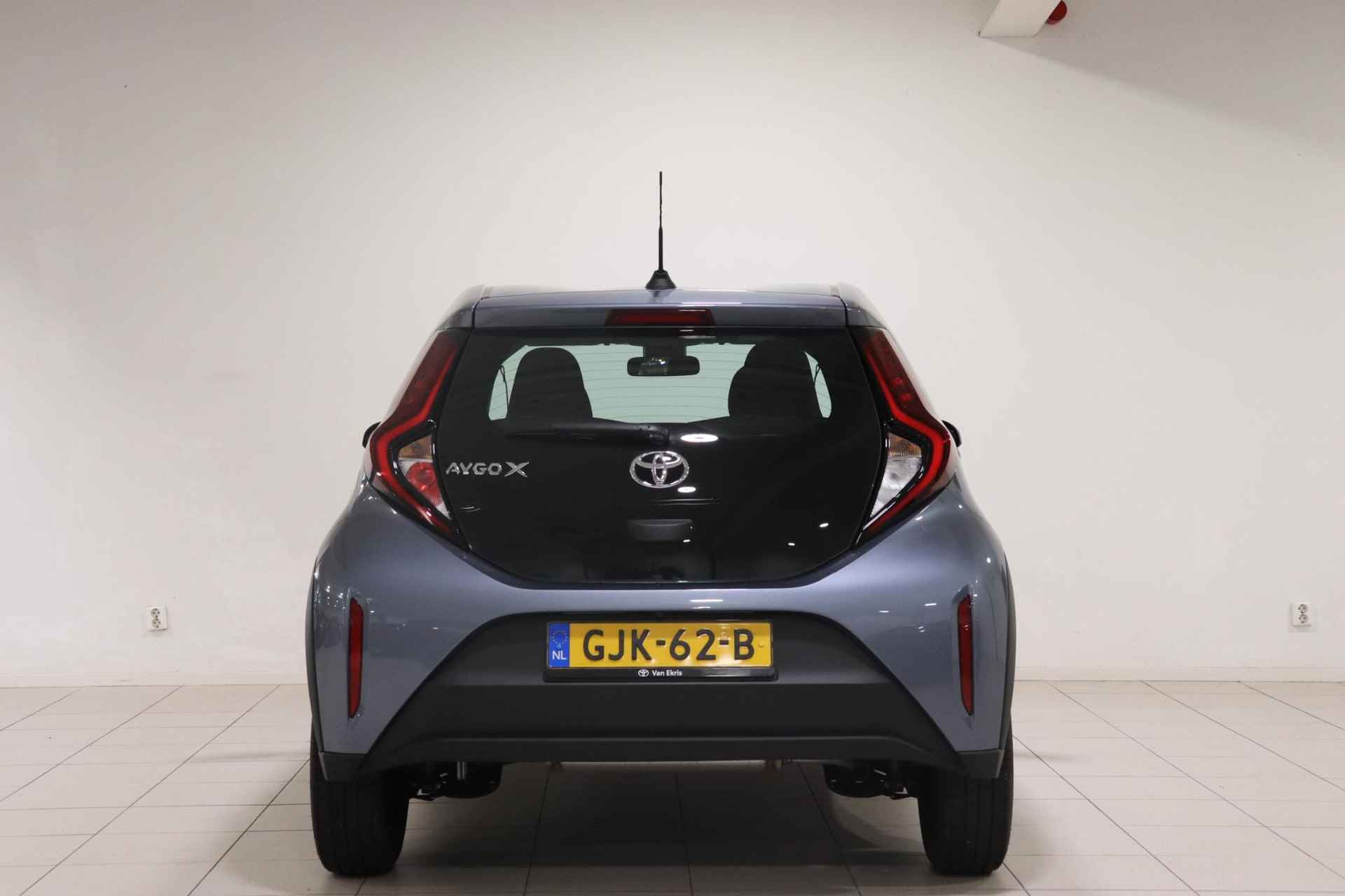 Toyota Aygo X 1.0 VVT-i MT play, Airco, Climate & Cruise control, Parkeercamera, Apple Carplay/Android Auto, 1e Eigenaar! - 4/30