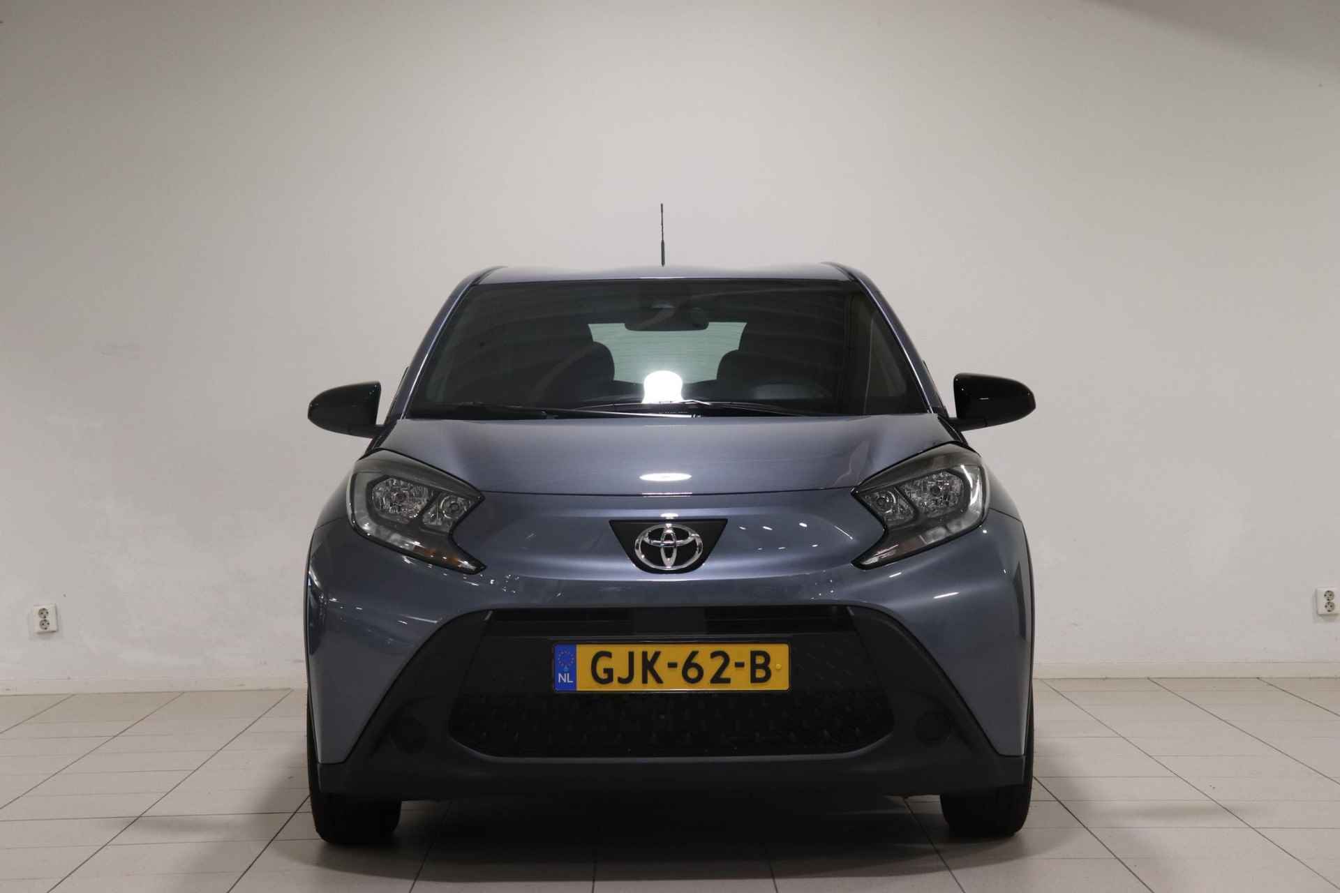 Toyota Aygo X 1.0 VVT-i MT play, Airco, Climate & Cruise control, Parkeercamera, Apple Carplay/Android Auto, 1e Eigenaar! - 11/30