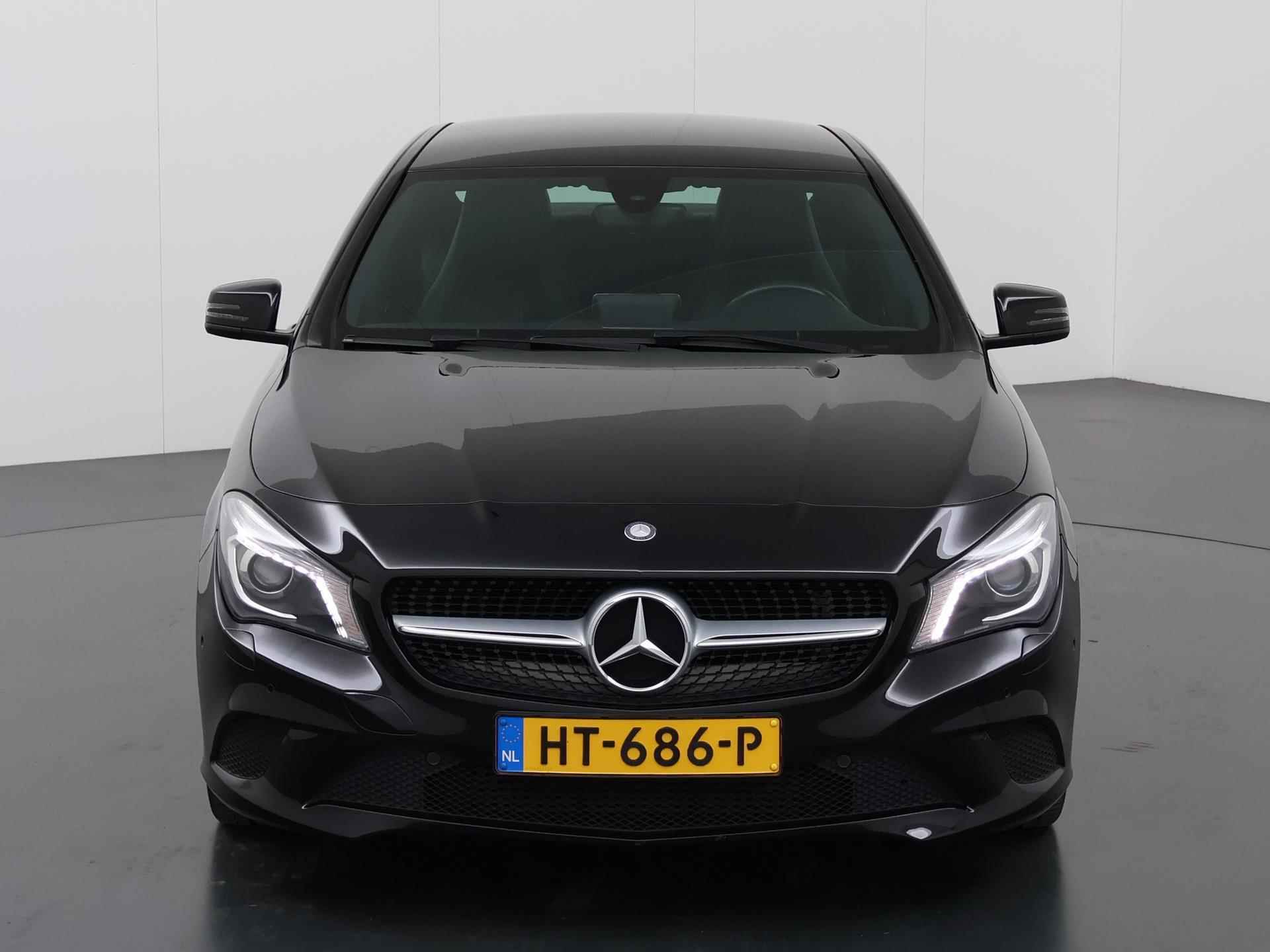 Mercedes-Benz CLA-klasse 180 Ambition | Navigatie | Sportstoelen | Bi-Xenon Koplampen | Cruise Control | Bluetooth | Airco | - 4/35