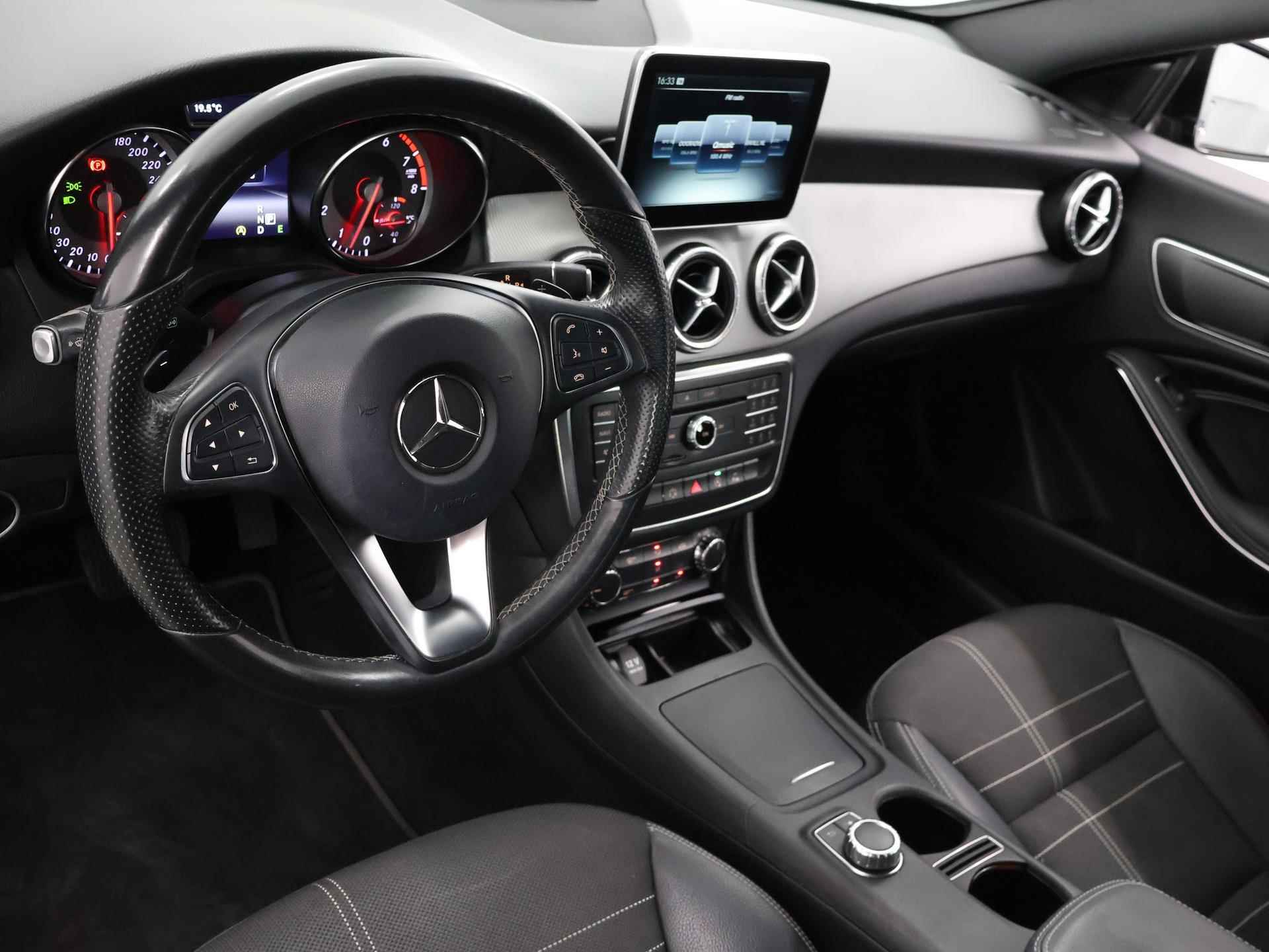 Mercedes-Benz CLA-klasse 180 Ambition | Navigatie | Sportstoelen | Bi-Xenon Koplampen | Cruise Control | Bluetooth | Airco | - 8/35