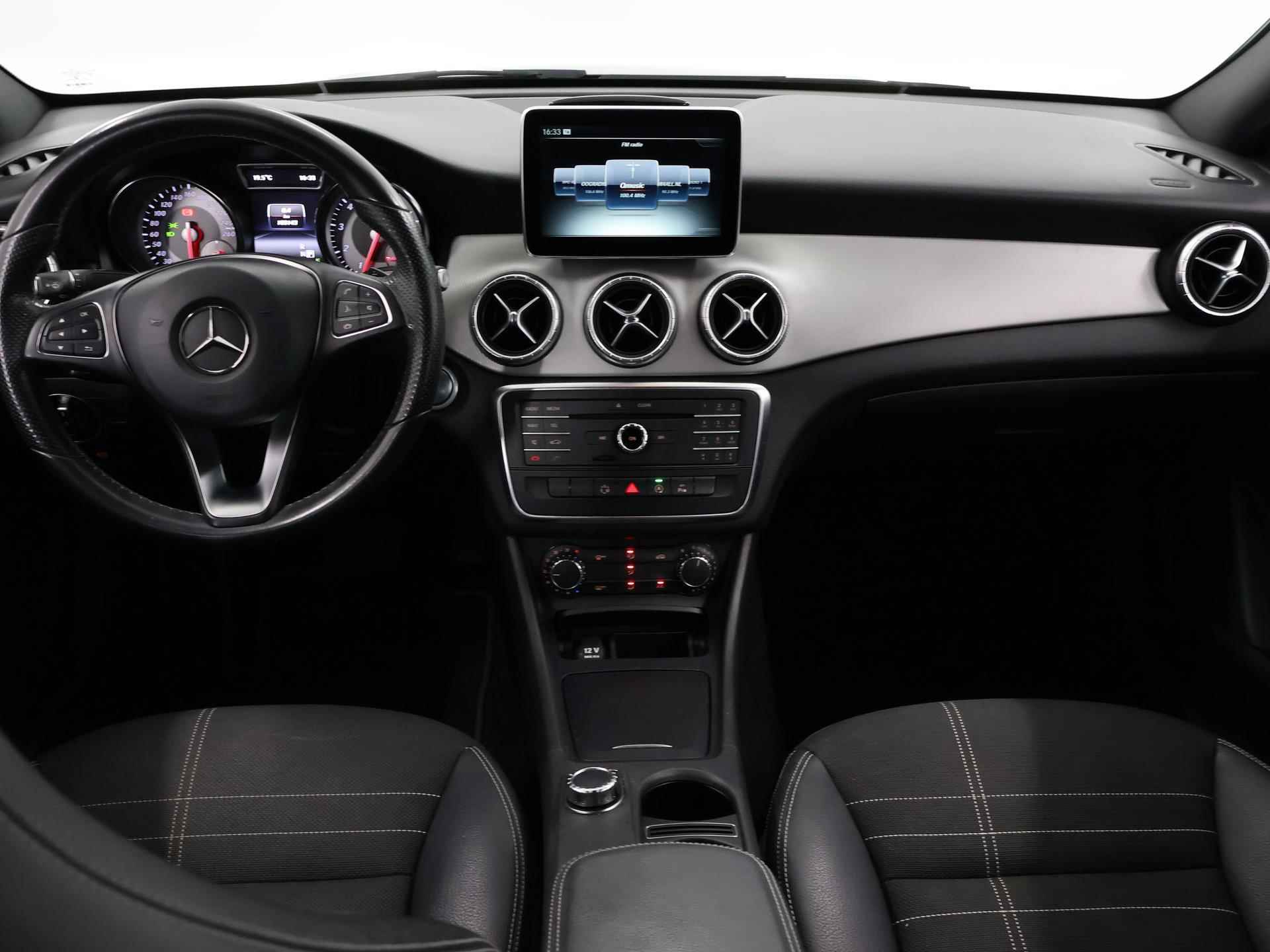 Mercedes-Benz CLA-klasse 180 Ambition | Navigatie | Sportstoelen | Bi-Xenon Koplampen | Cruise Control | Bluetooth | Airco | - 9/35