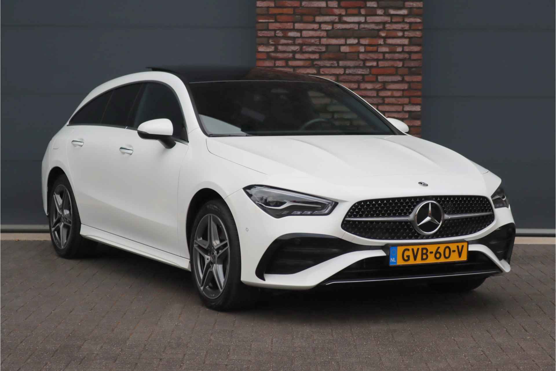 Mercedes-Benz CLA-Klasse Shooting Brake 250 e AMG Line Aut8 | Facelift | Panoramadak | Distronic | Keyless Go | Widescreen | Verwarmd Stuurwiel | Sfeerverlichting | Dodehoekassistent | Camera | - 4/39